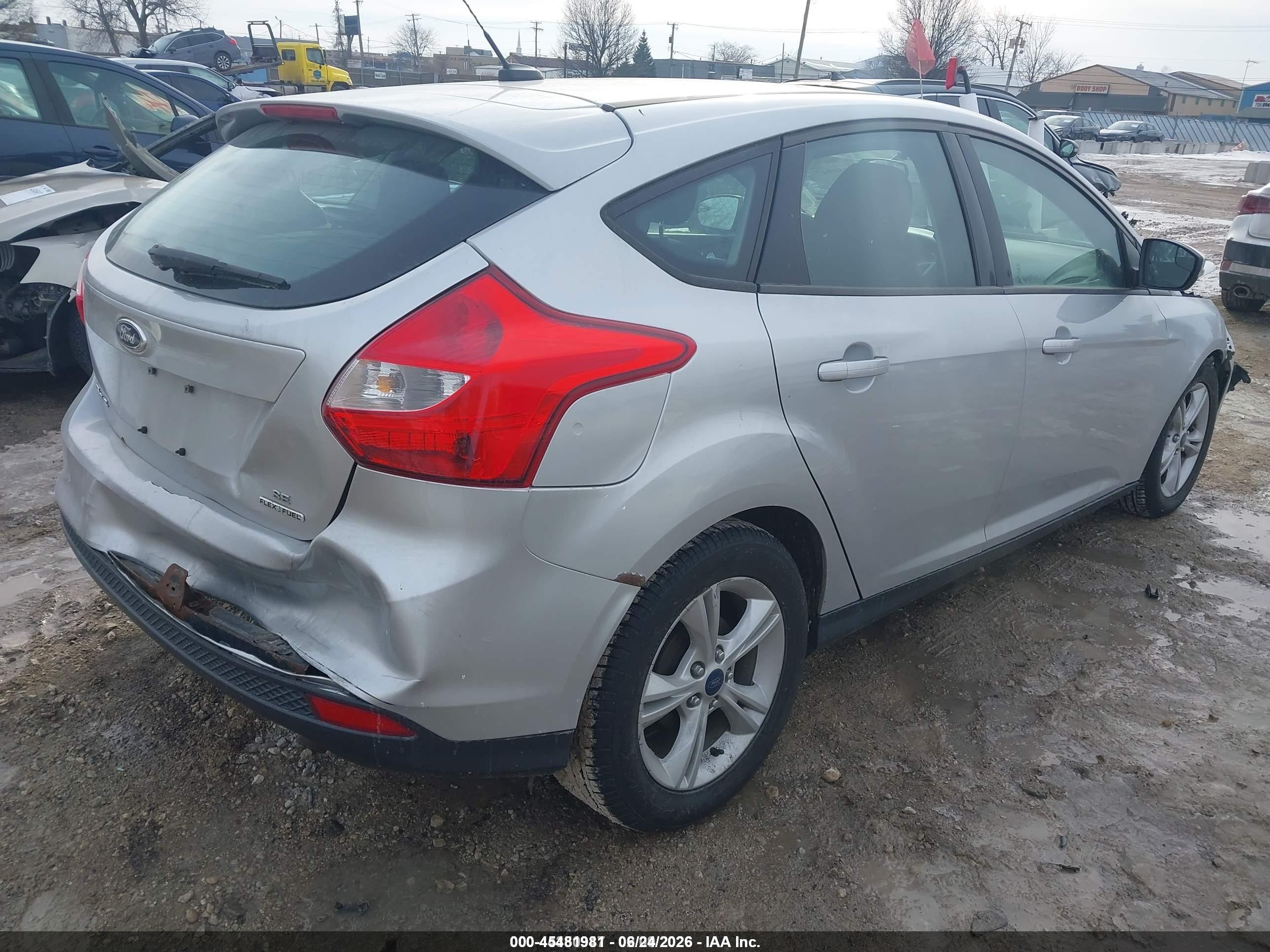 2014 Ford Focus Se Серебряный vin: 1FADP3K20EL417790