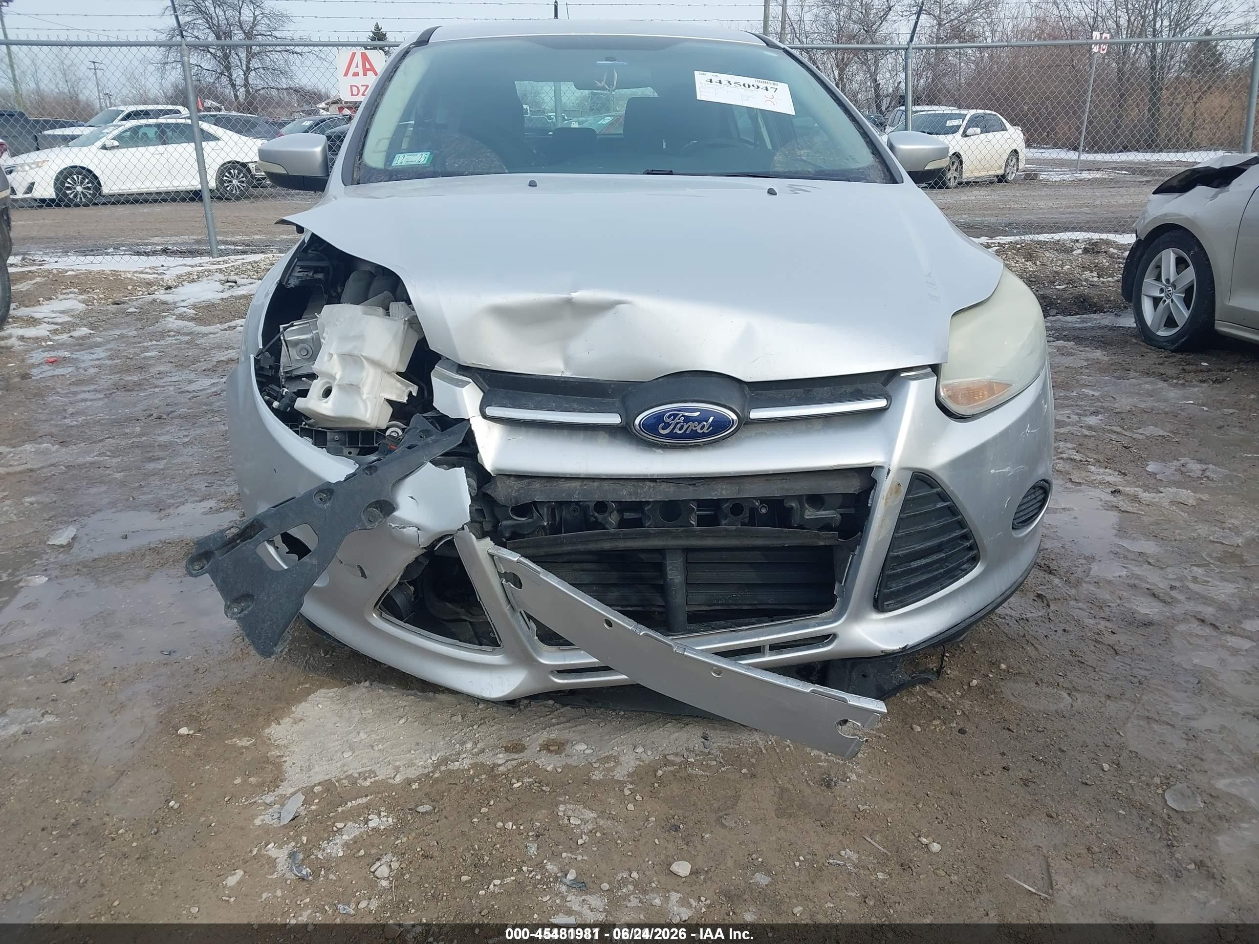 2014 Ford Focus Se Серебряный vin: 1FADP3K20EL417790