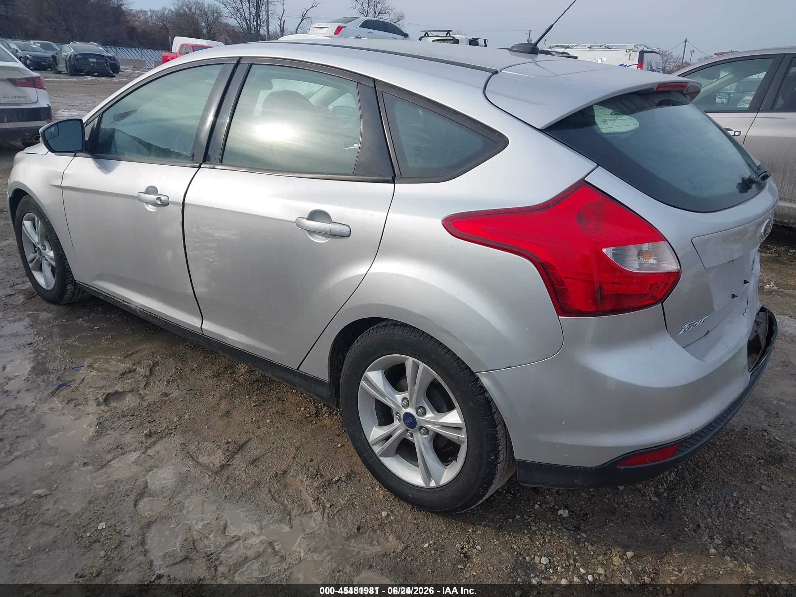 2014 Ford Focus Se Серебряный vin: 1FADP3K20EL417790