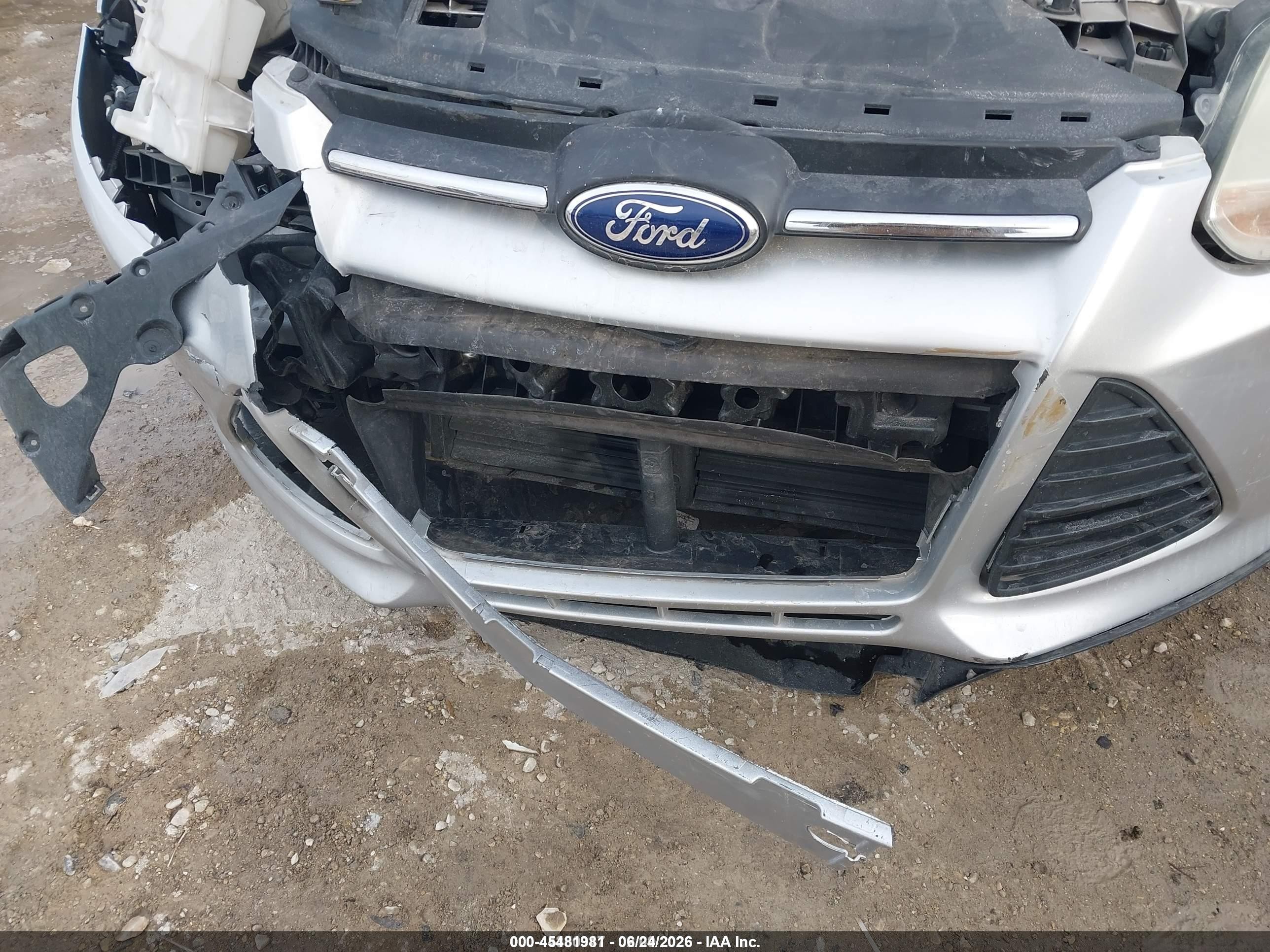 2014 Ford Focus Se Серебряный vin: 1FADP3K20EL417790