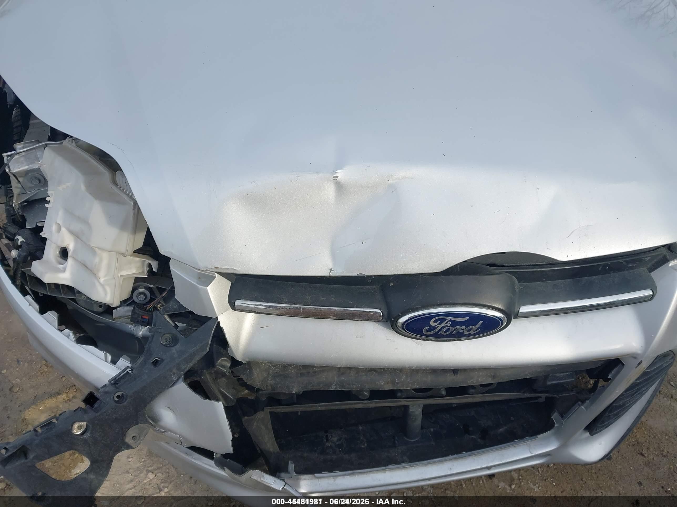 2014 Ford Focus Se Серебряный vin: 1FADP3K20EL417790