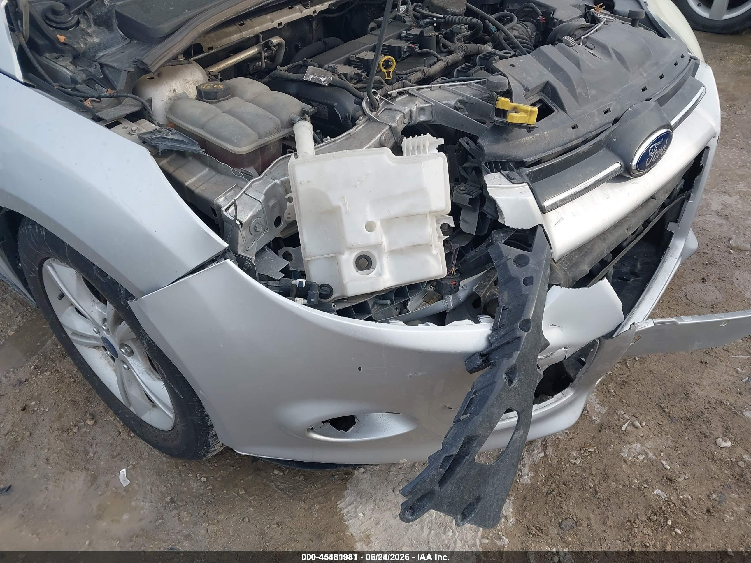 2014 Ford Focus Se Серебряный vin: 1FADP3K20EL417790