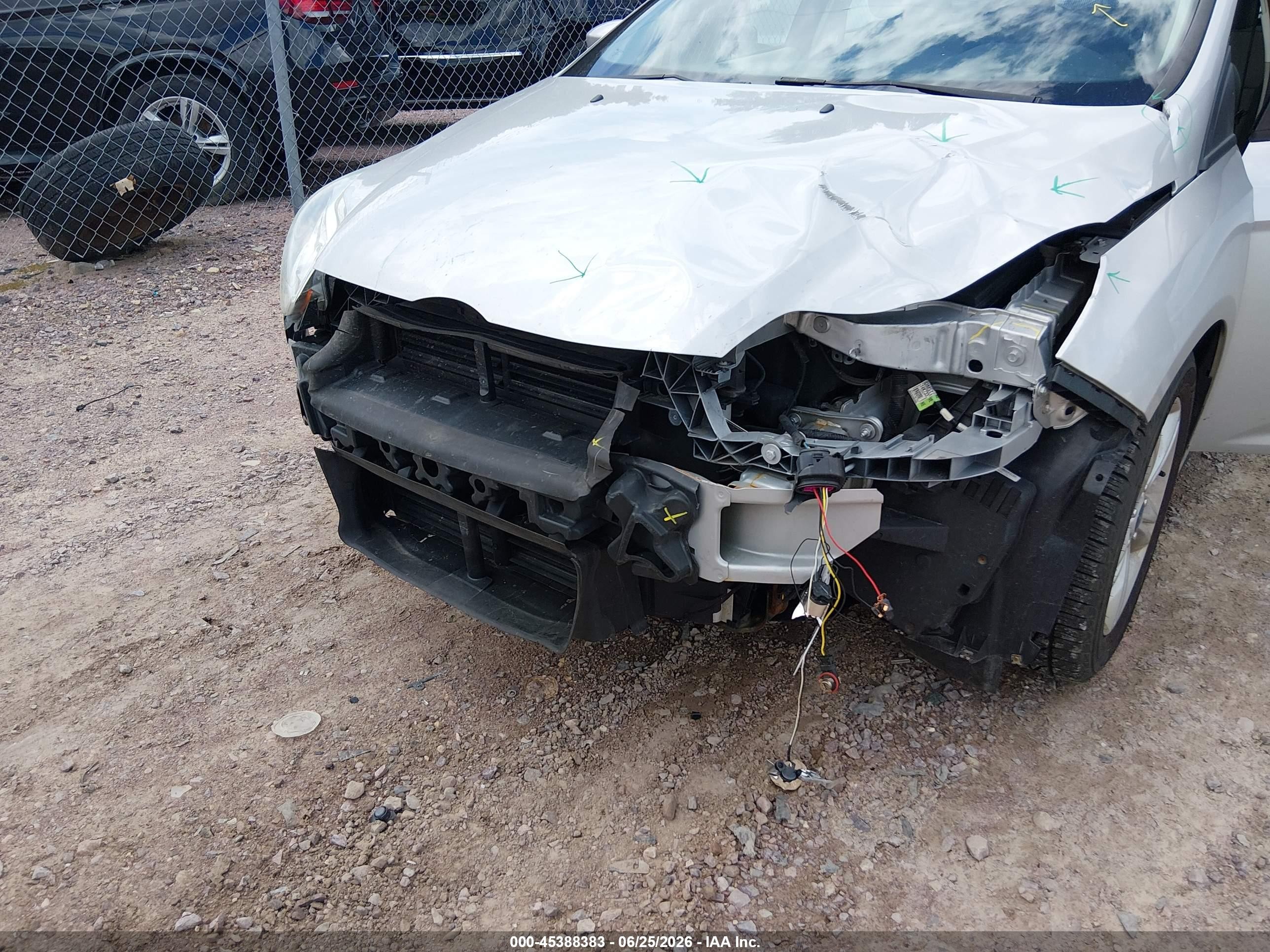 2014 Ford Focus Se Silver vin: 1FADP3K20EL441524