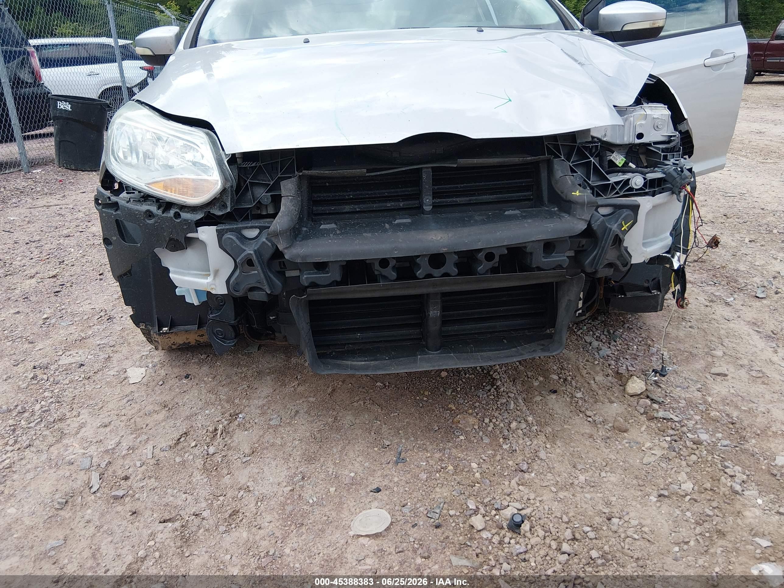 2014 Ford Focus Se Silver vin: 1FADP3K20EL441524