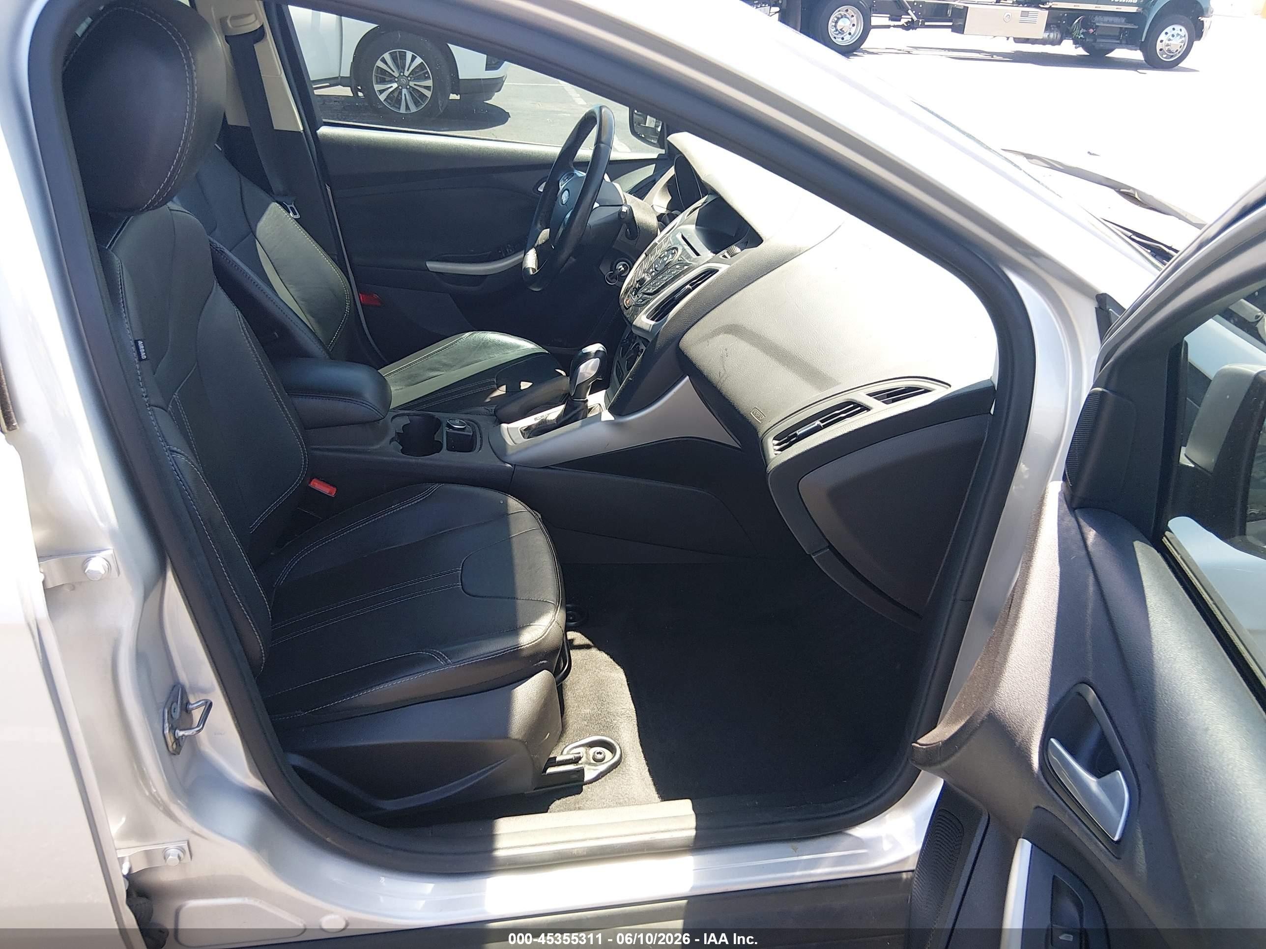 2014 Ford Focus Se Silver vin: 1FADP3K20EL444133