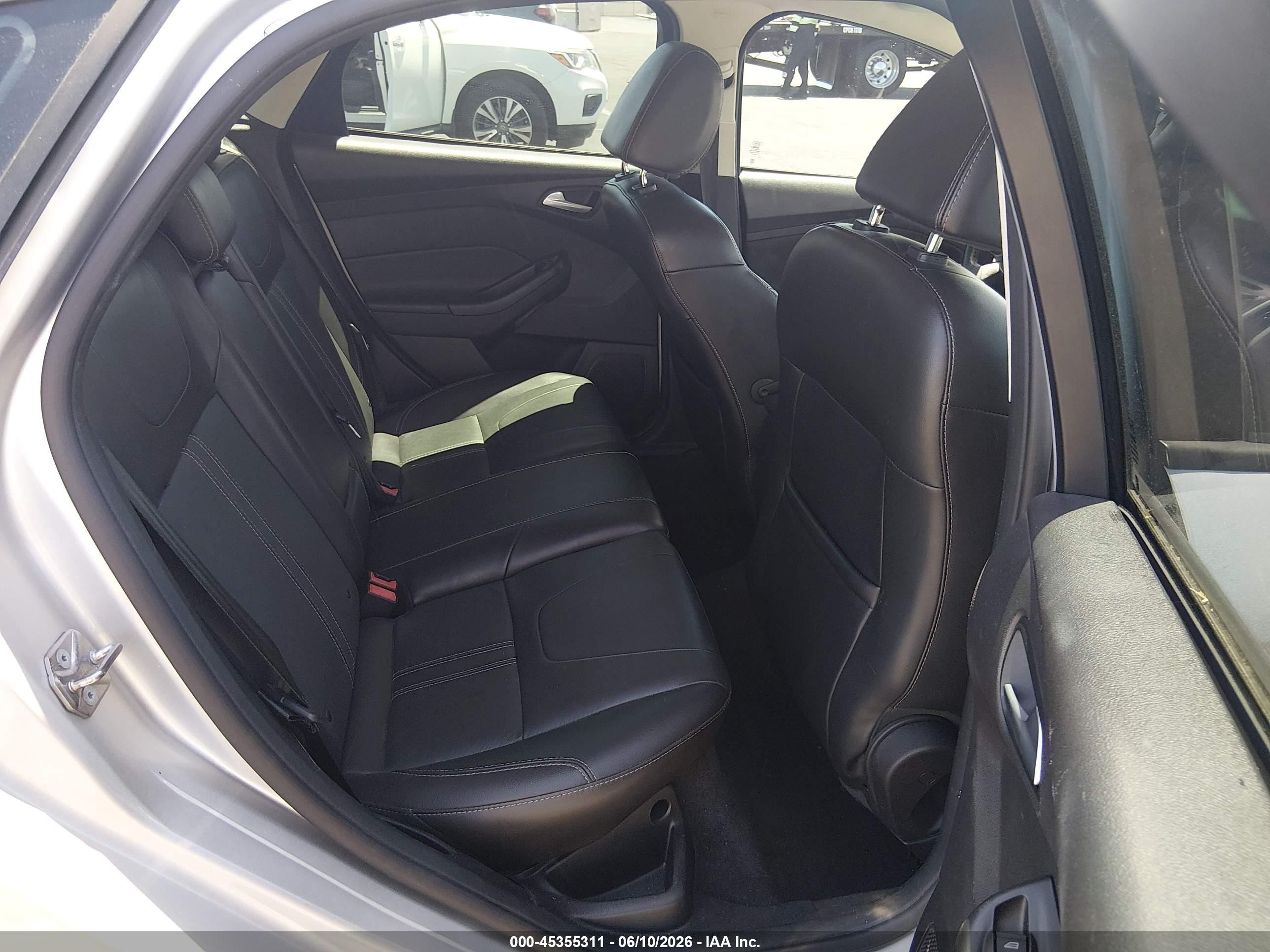 2014 Ford Focus Se Silver vin: 1FADP3K20EL444133