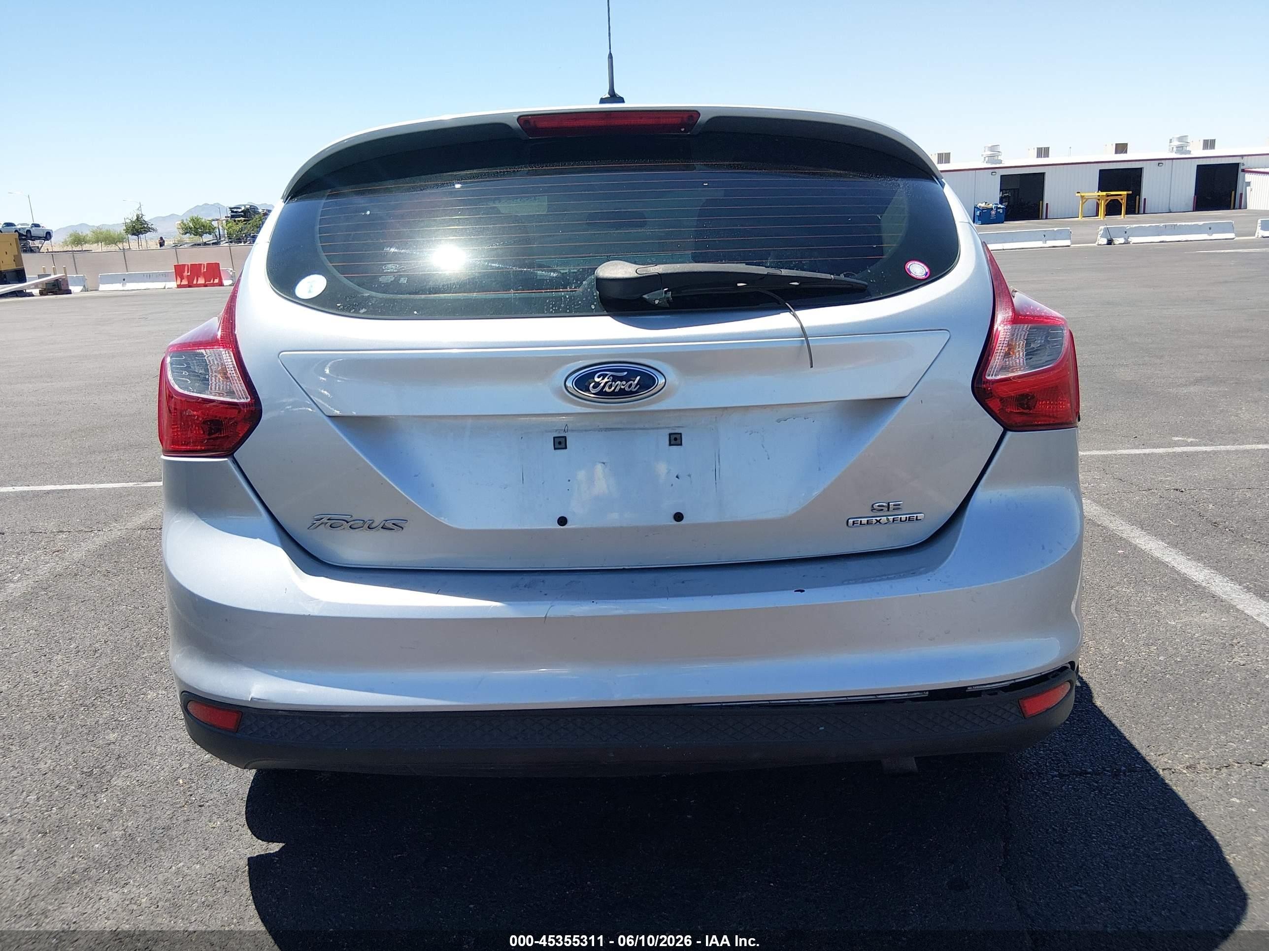 2014 Ford Focus Se Silver vin: 1FADP3K20EL444133
