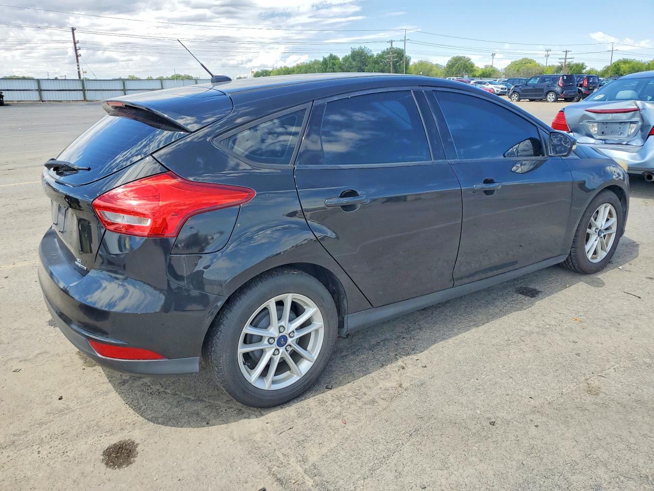 2015 Ford Focus Se Черный vin: 1FADP3K20FL221396