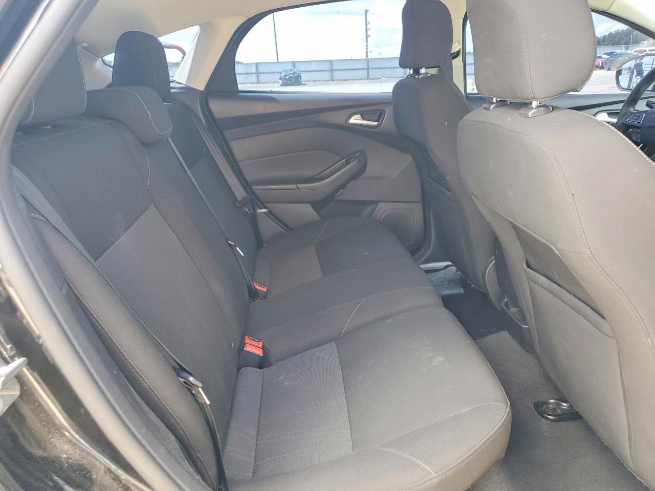 2015 Ford Focus Se Черный vin: 1FADP3K20FL221396