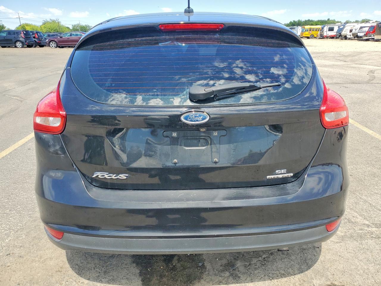 2015 Ford Focus Se Черный vin: 1FADP3K20FL221396