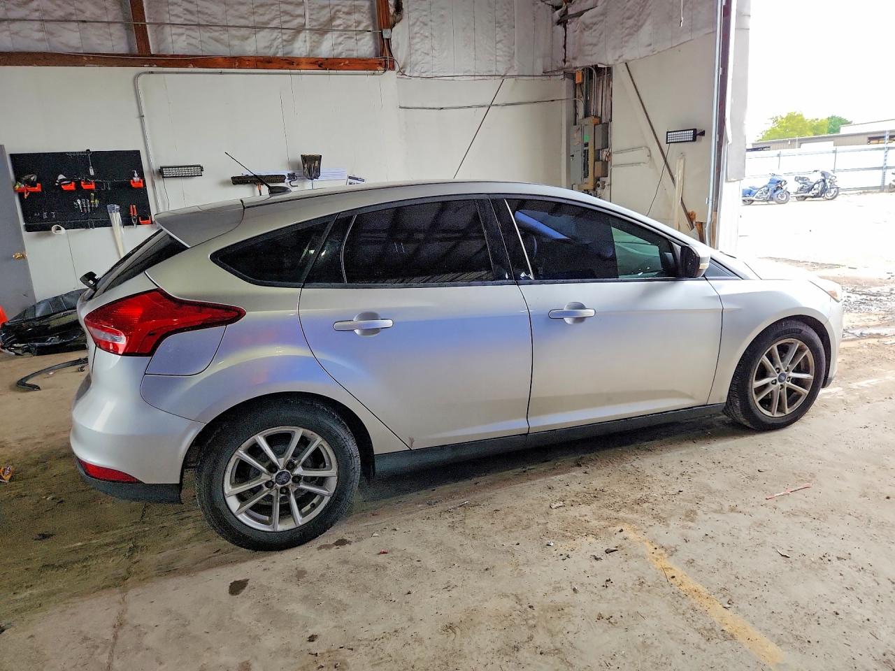 2015 Ford Focus Se Silver vin: 1FADP3K20FL223147