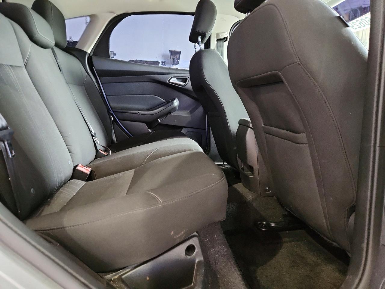 2015 Ford Focus Se Silver vin: 1FADP3K20FL223147