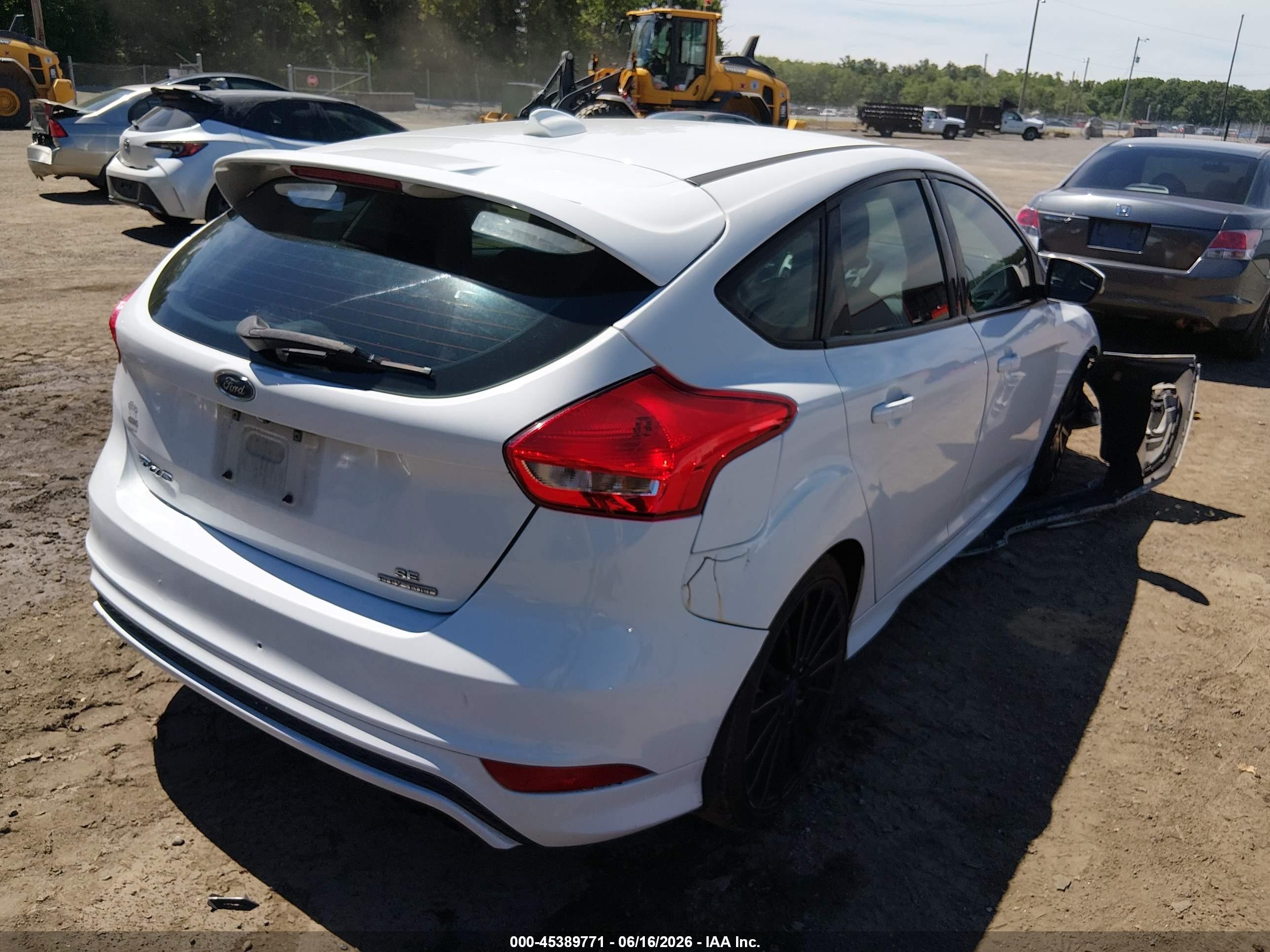 2015 Ford Focus Se White vin: 1FADP3K20FL228574