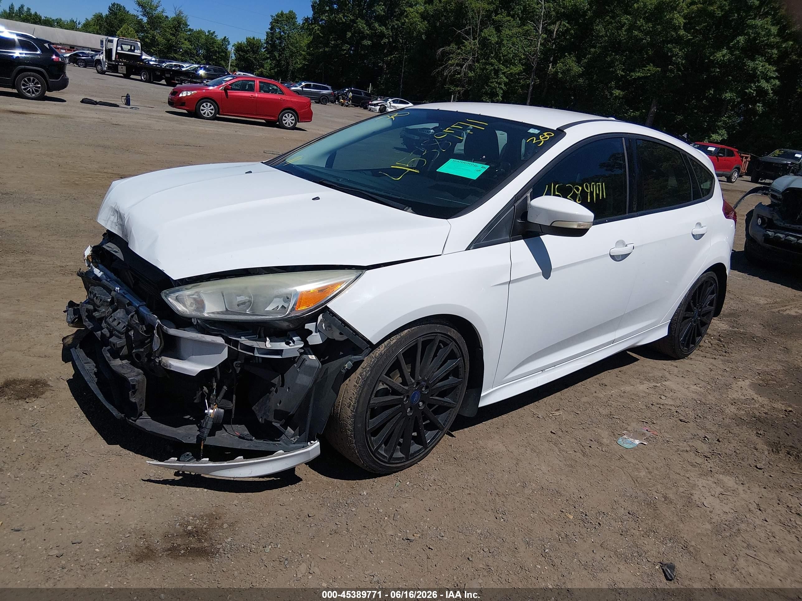 2015 Ford Focus Se White vin: 1FADP3K20FL228574