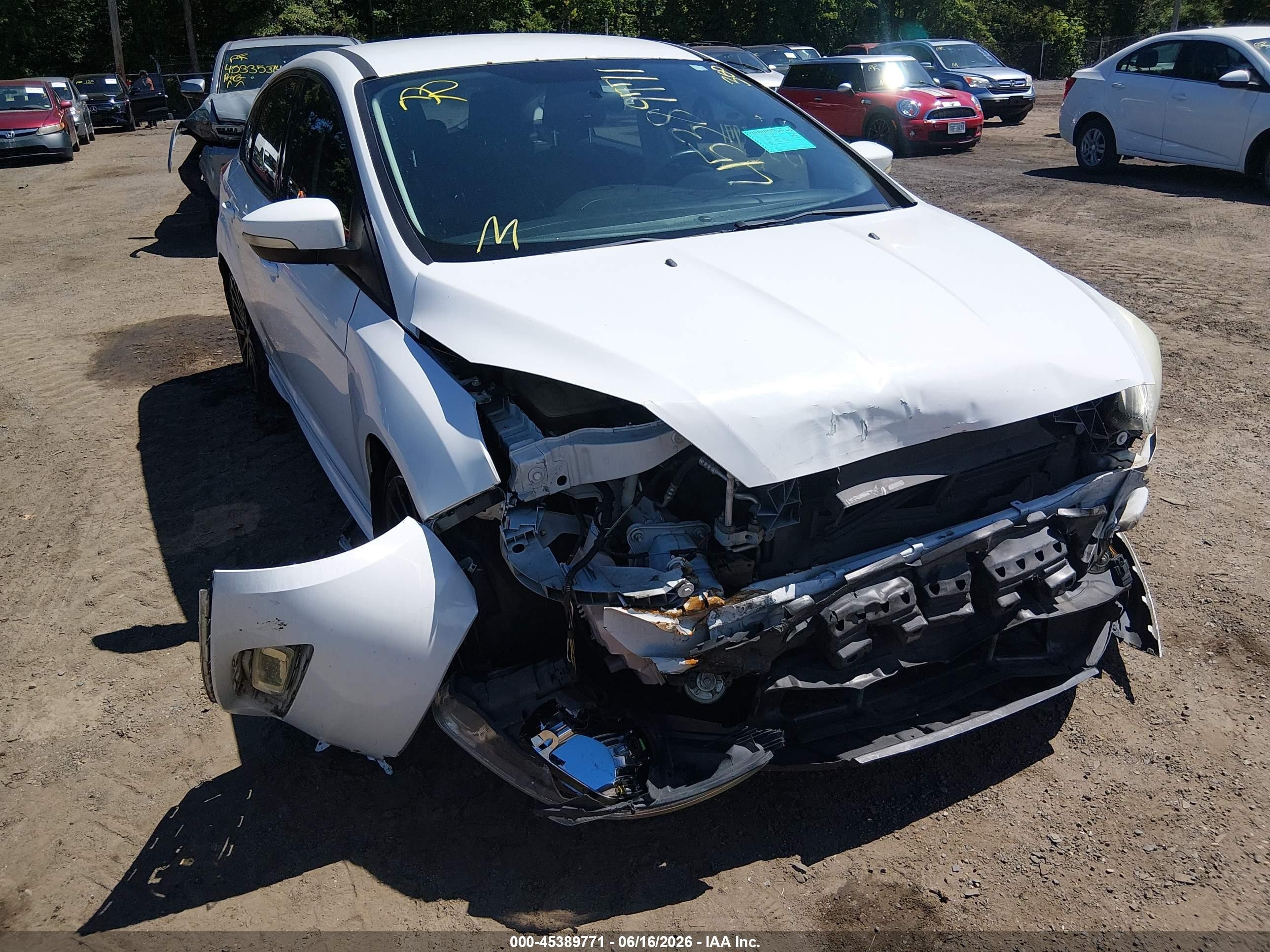 2015 Ford Focus Se White vin: 1FADP3K20FL228574