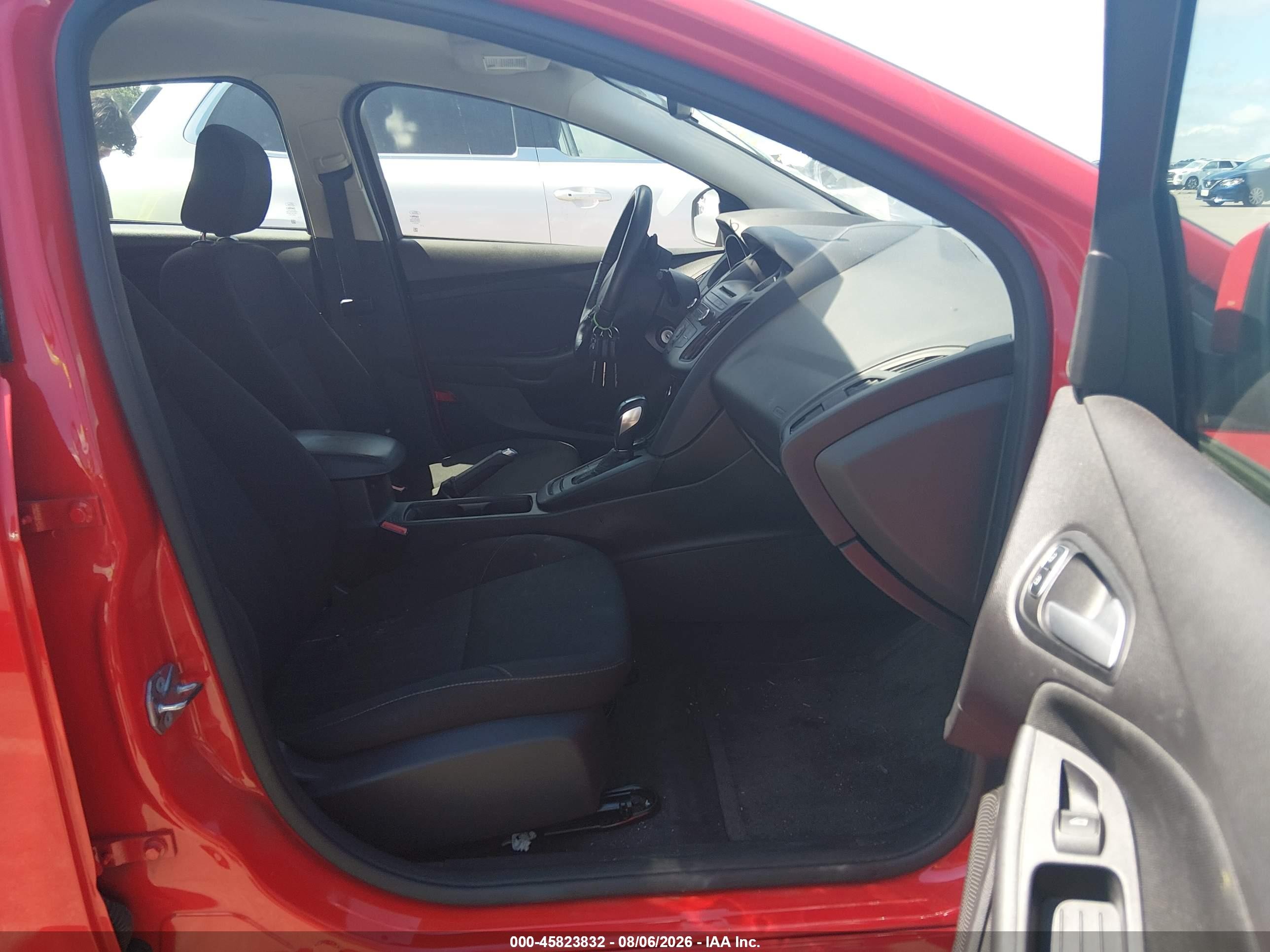 2015 Ford Focus Se Red vin: 1FADP3K20FL238294