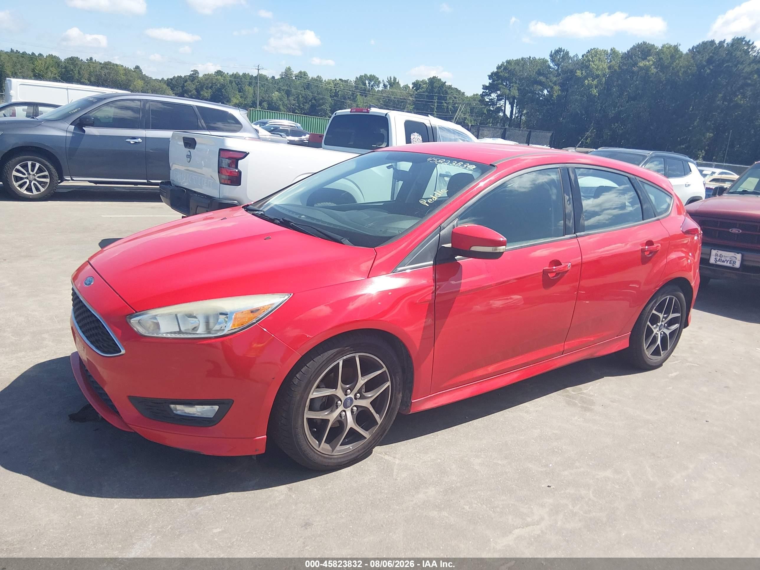 2015 Ford Focus Se Red vin: 1FADP3K20FL238294