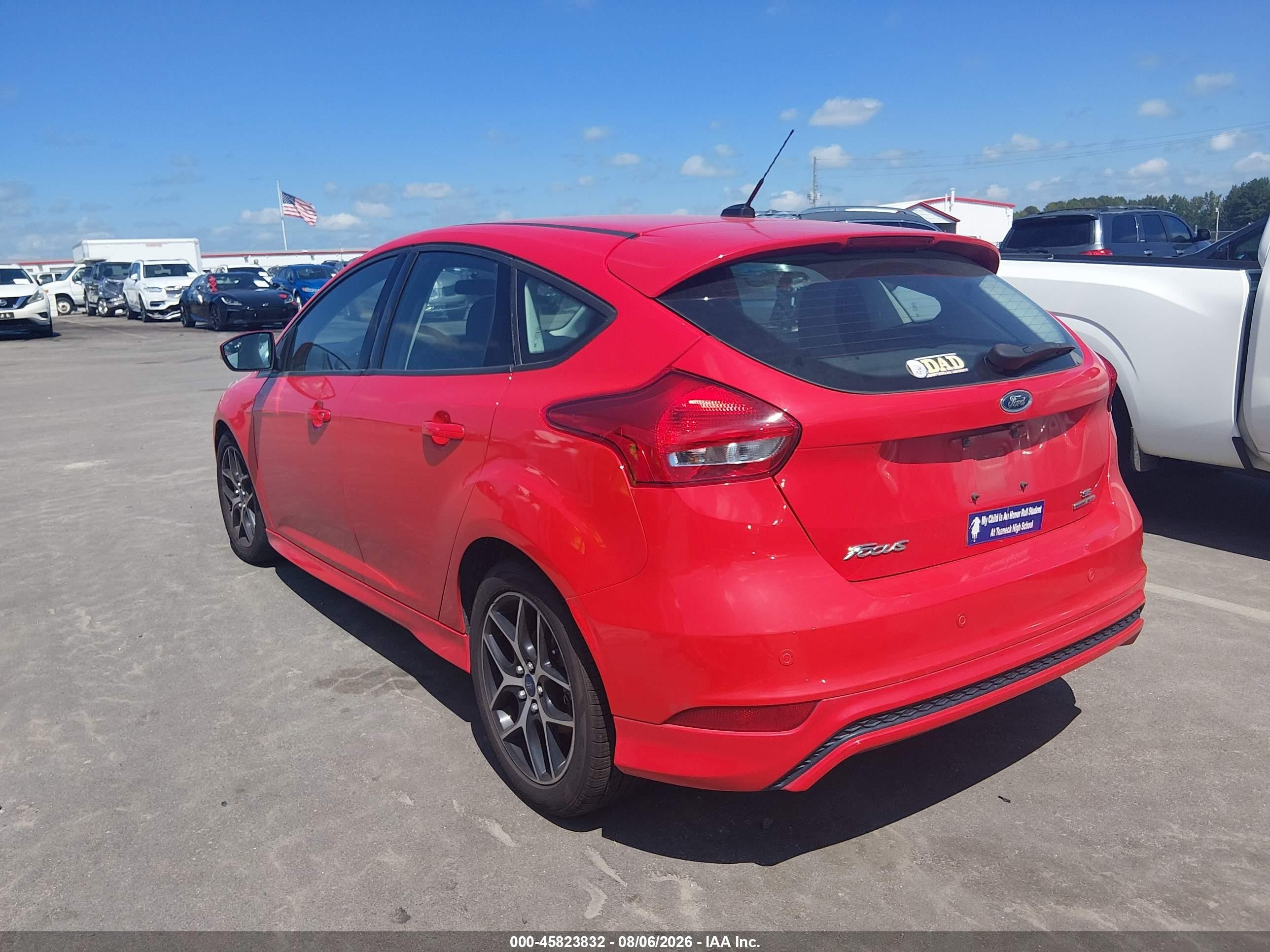 2015 Ford Focus Se Red vin: 1FADP3K20FL238294