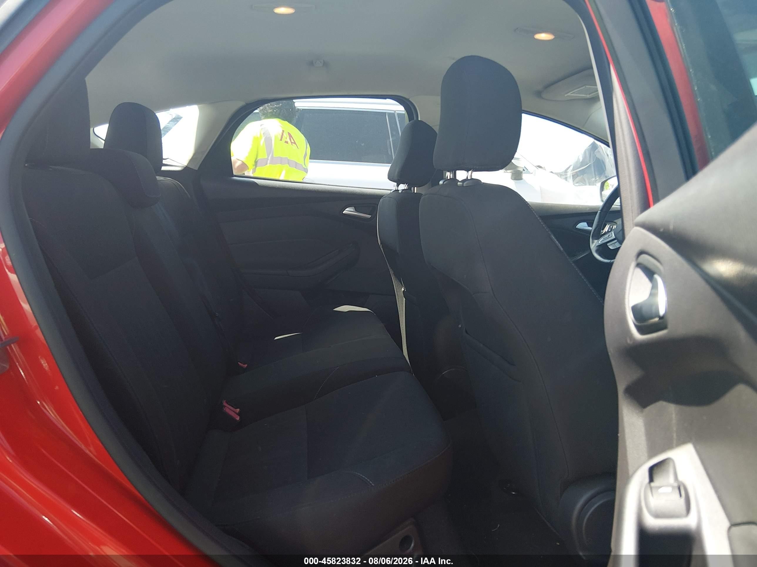 2015 Ford Focus Se Red vin: 1FADP3K20FL238294