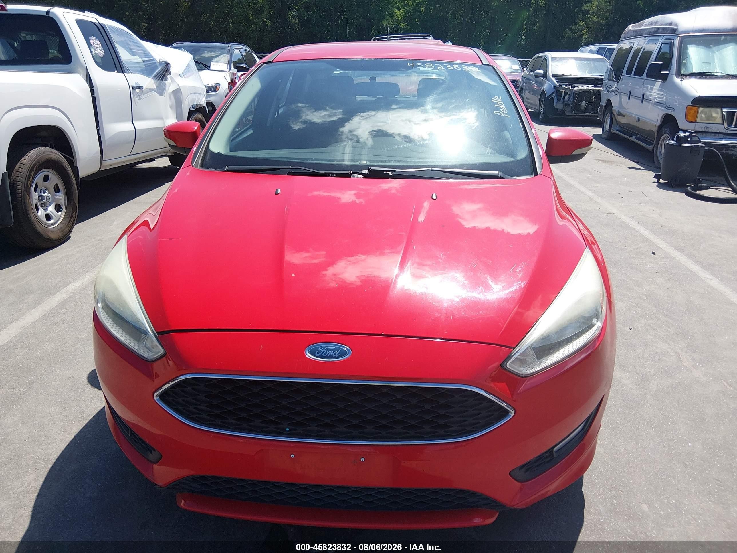 2015 Ford Focus Se Red vin: 1FADP3K20FL238294