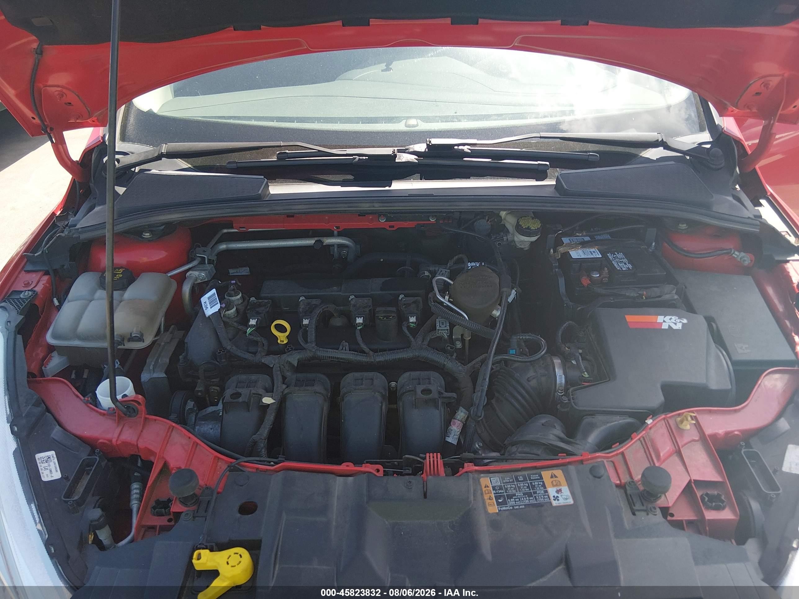 2015 Ford Focus Se Red vin: 1FADP3K20FL238294