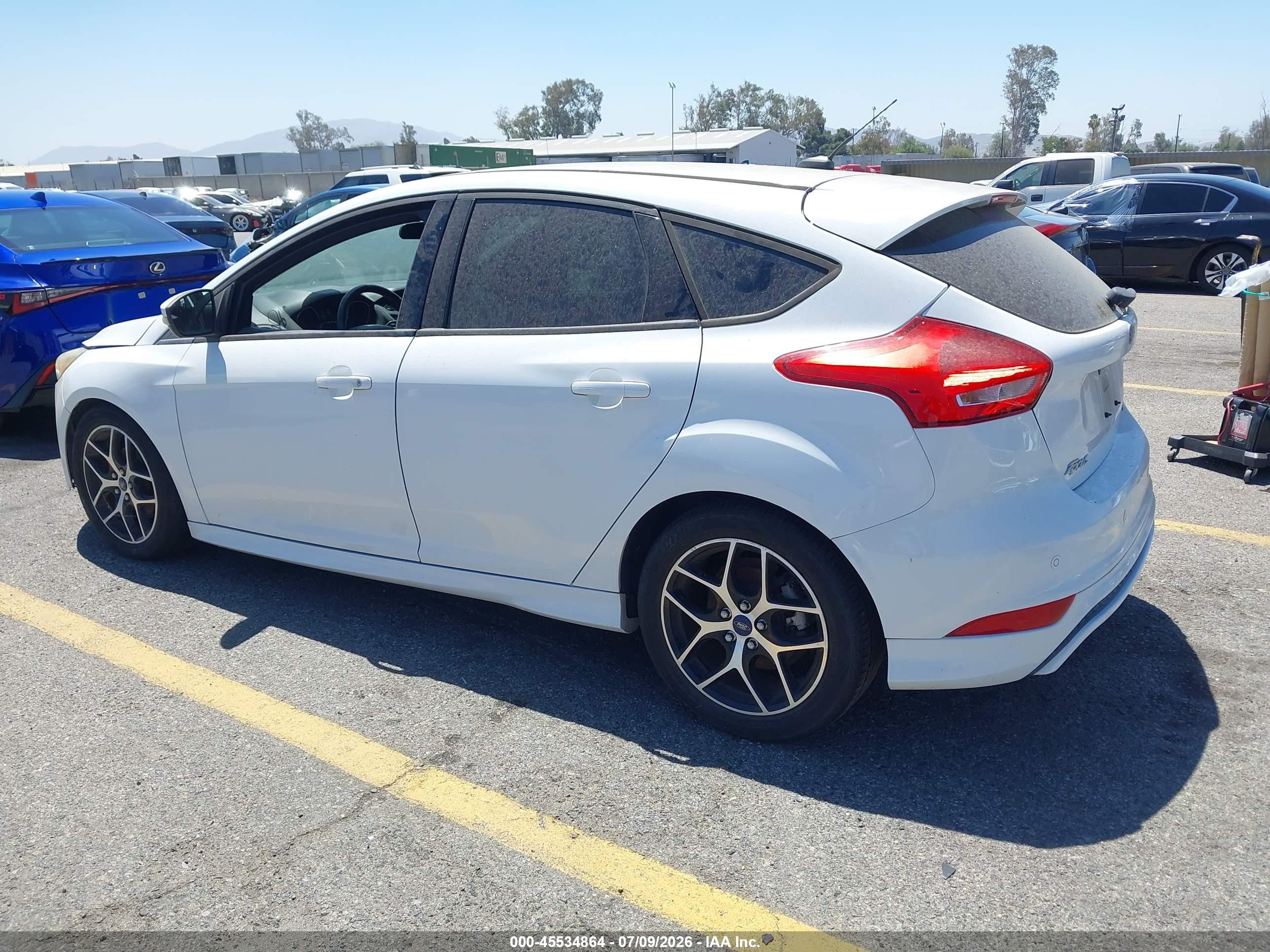 2015 Ford Focus Se White vin: 1FADP3K20FL241356