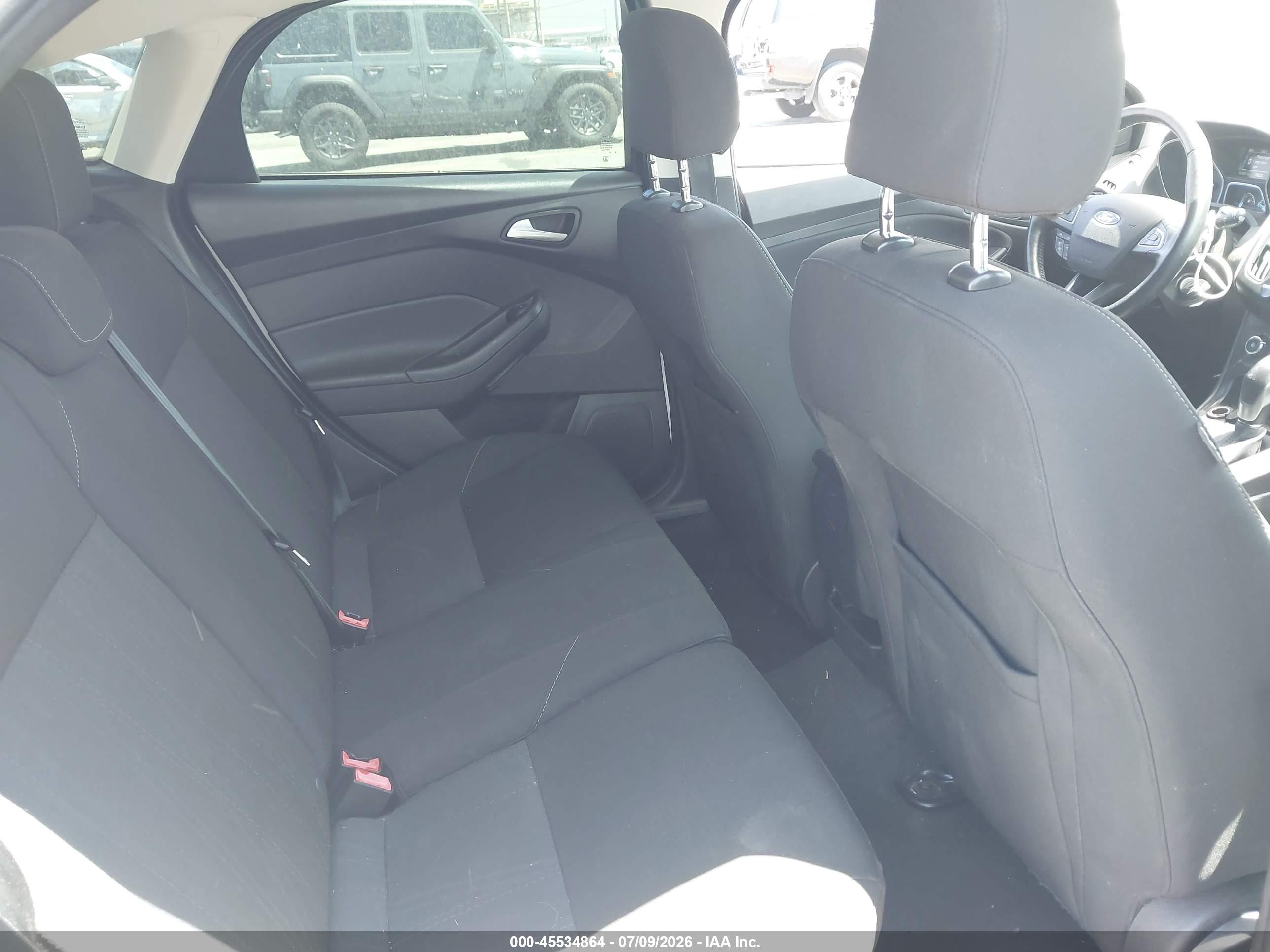 2015 Ford Focus Se White vin: 1FADP3K20FL241356