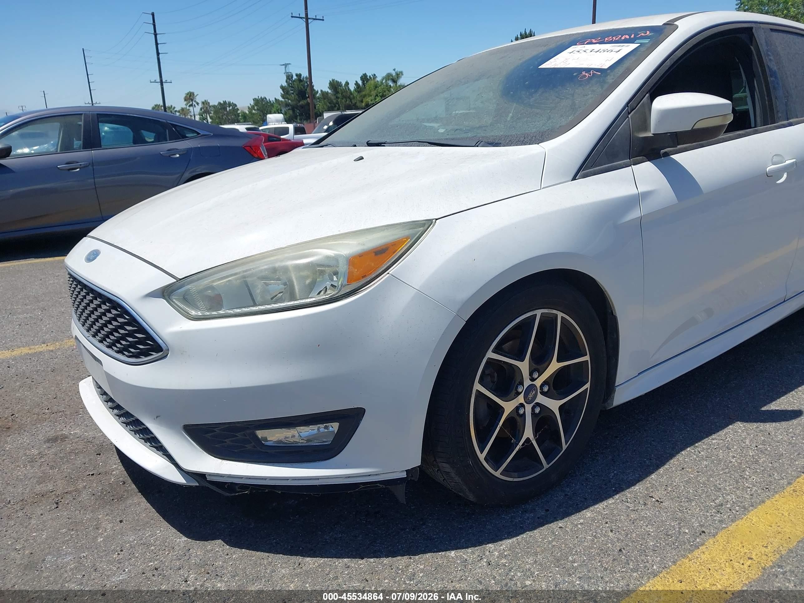 2015 Ford Focus Se White vin: 1FADP3K20FL241356