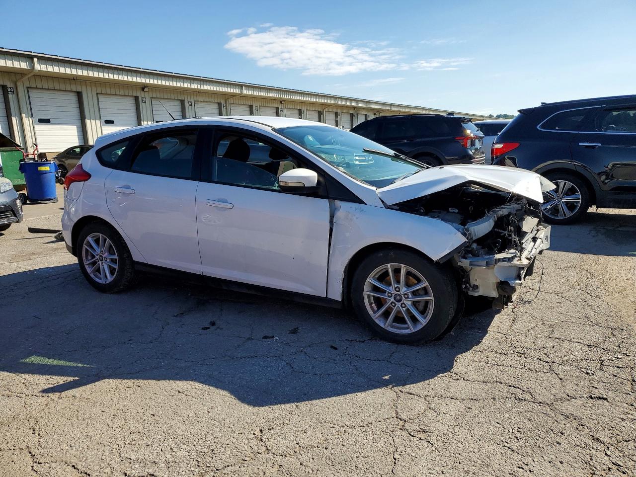 2015 Ford Focus Se White vin: 1FADP3K20FL249361