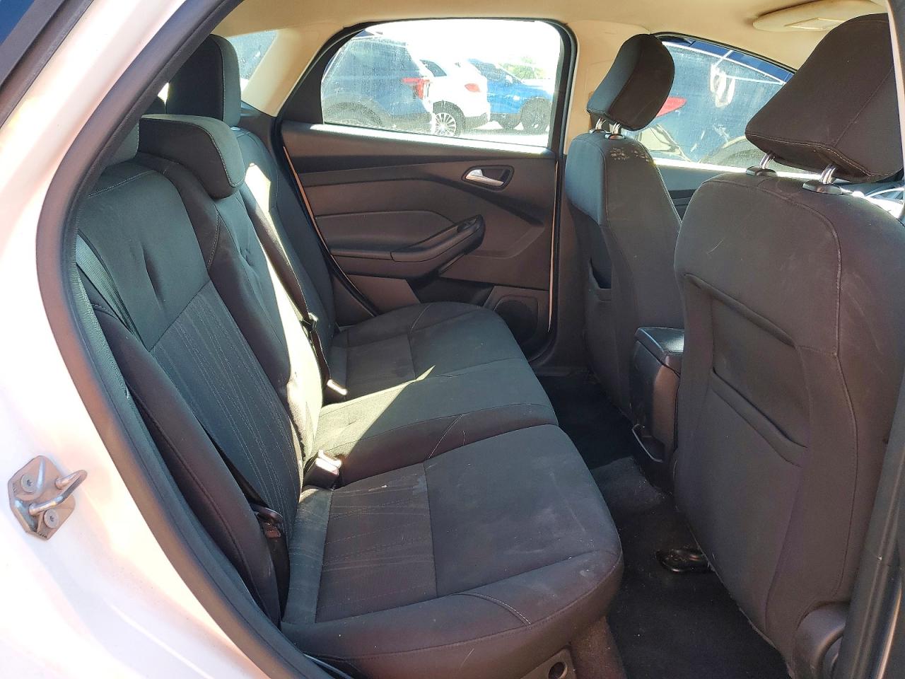 2015 Ford Focus Se White vin: 1FADP3K20FL249361