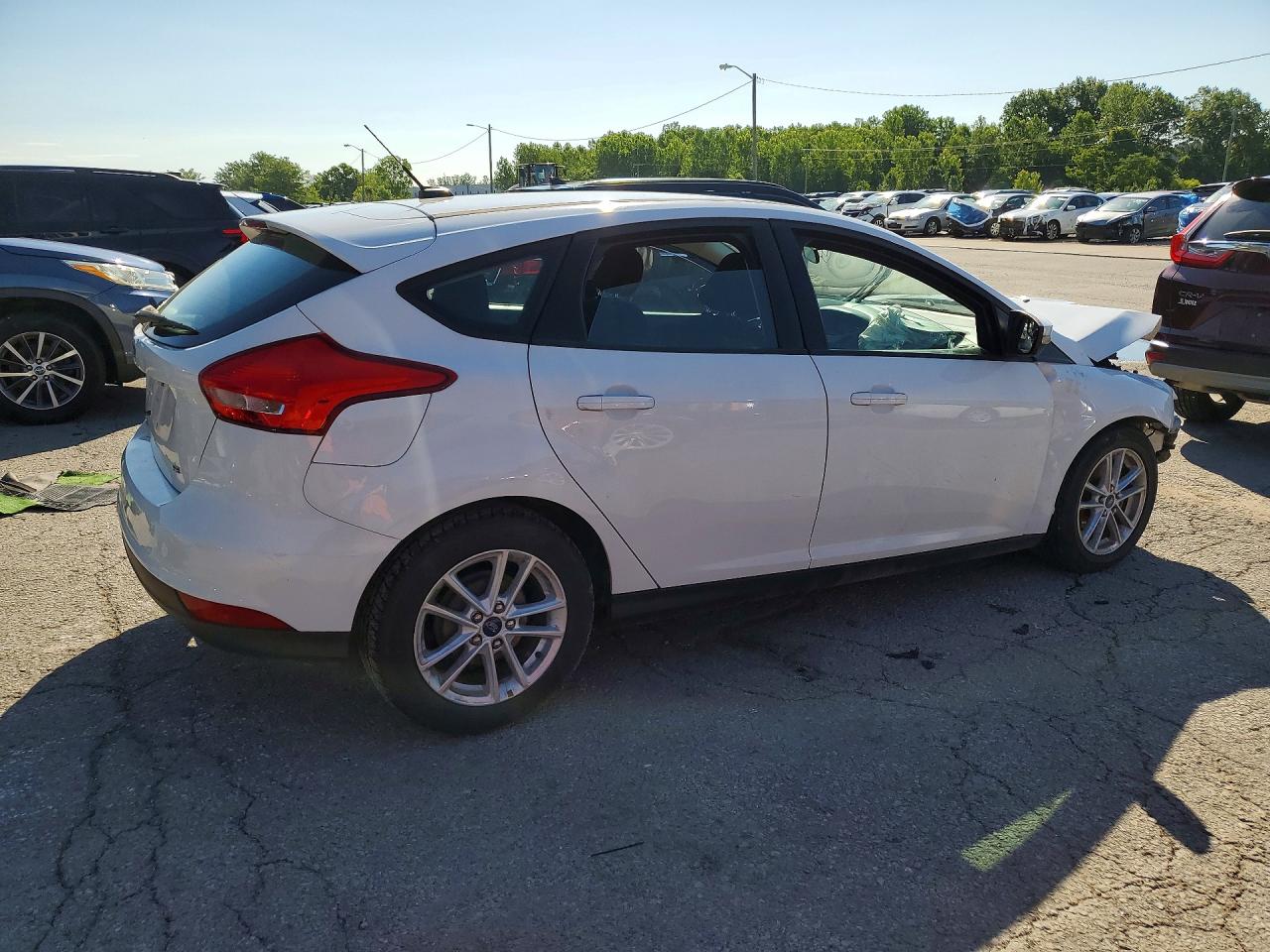 2015 Ford Focus Se White vin: 1FADP3K20FL249361