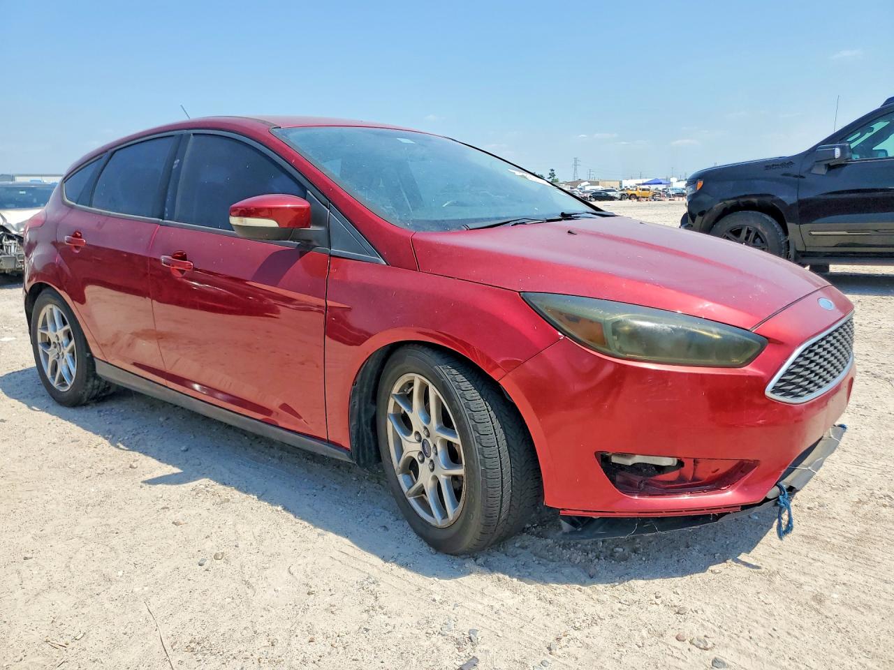 2015 Ford Focus Burgundy vin: 1FADP3K20FL252843