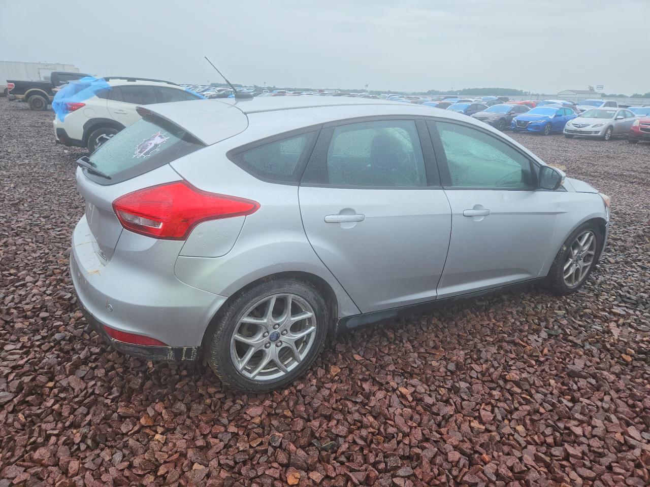 2015 Ford Focus Se Silver vin: 1FADP3K20FL255502