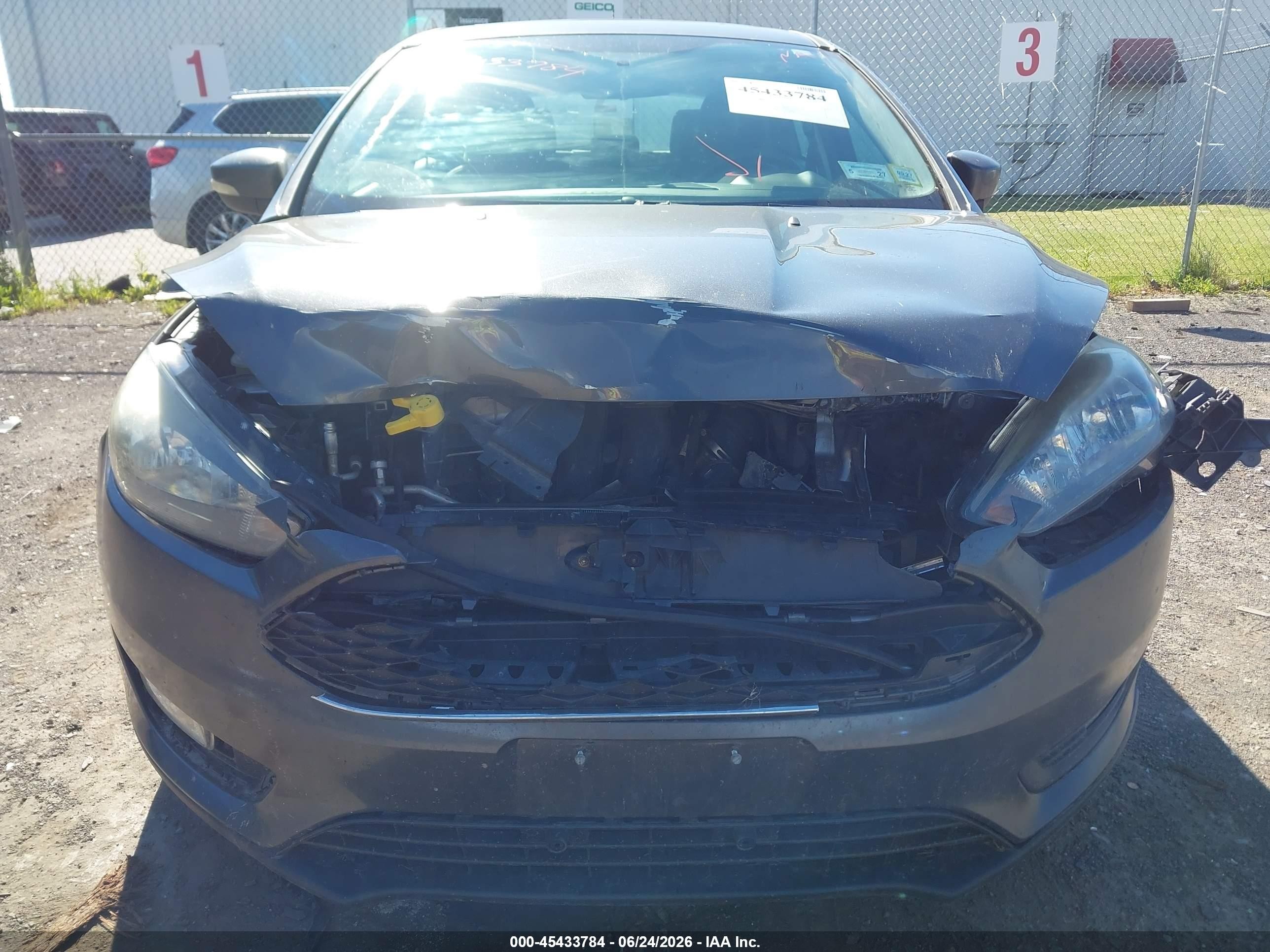 2015 Ford Focus Se Gray vin: 1FADP3K20FL258870