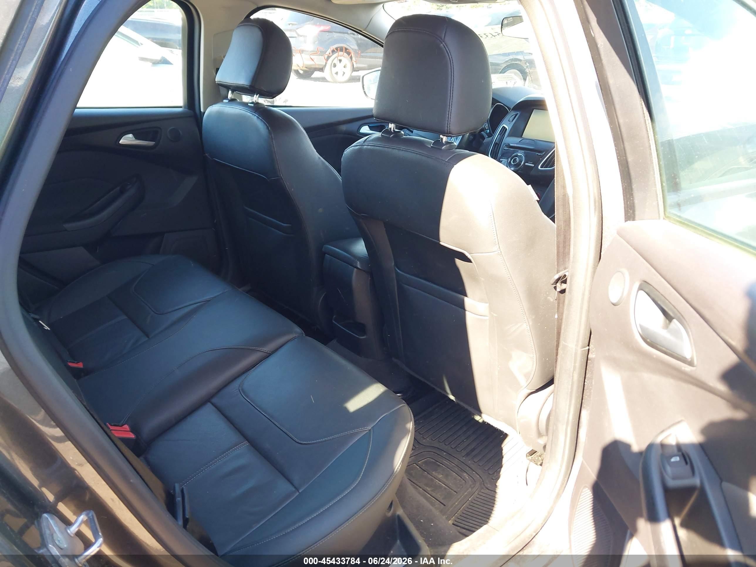 2015 Ford Focus Se Gray vin: 1FADP3K20FL258870
