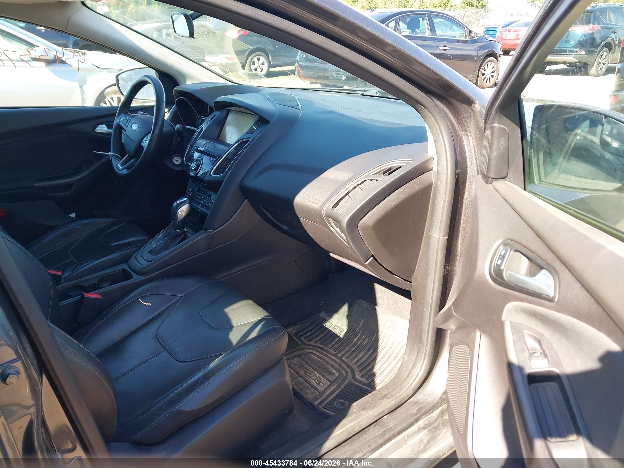 2015 Ford Focus Se Gray vin: 1FADP3K20FL258870
