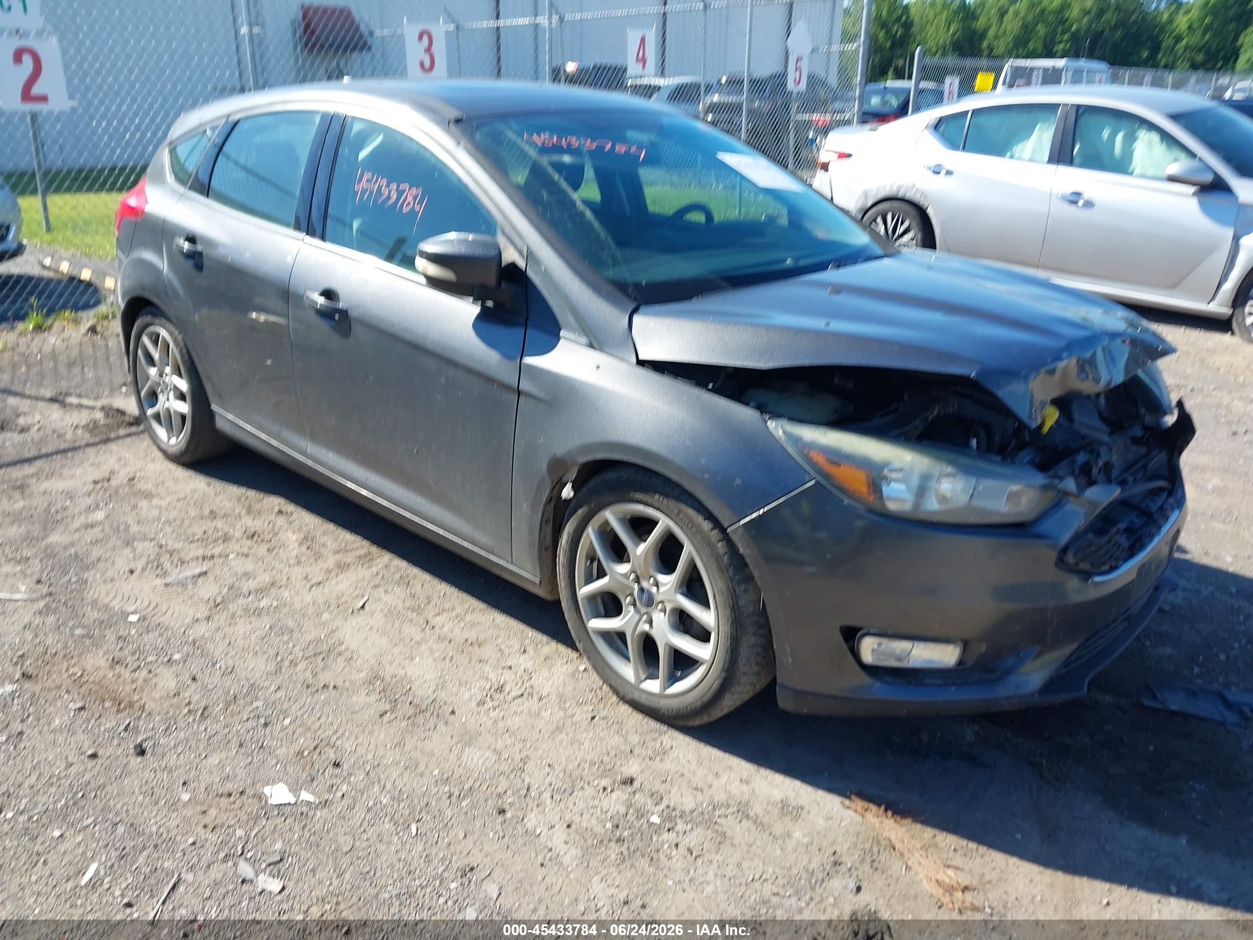 2015 Ford Focus Se Gray vin: 1FADP3K20FL258870