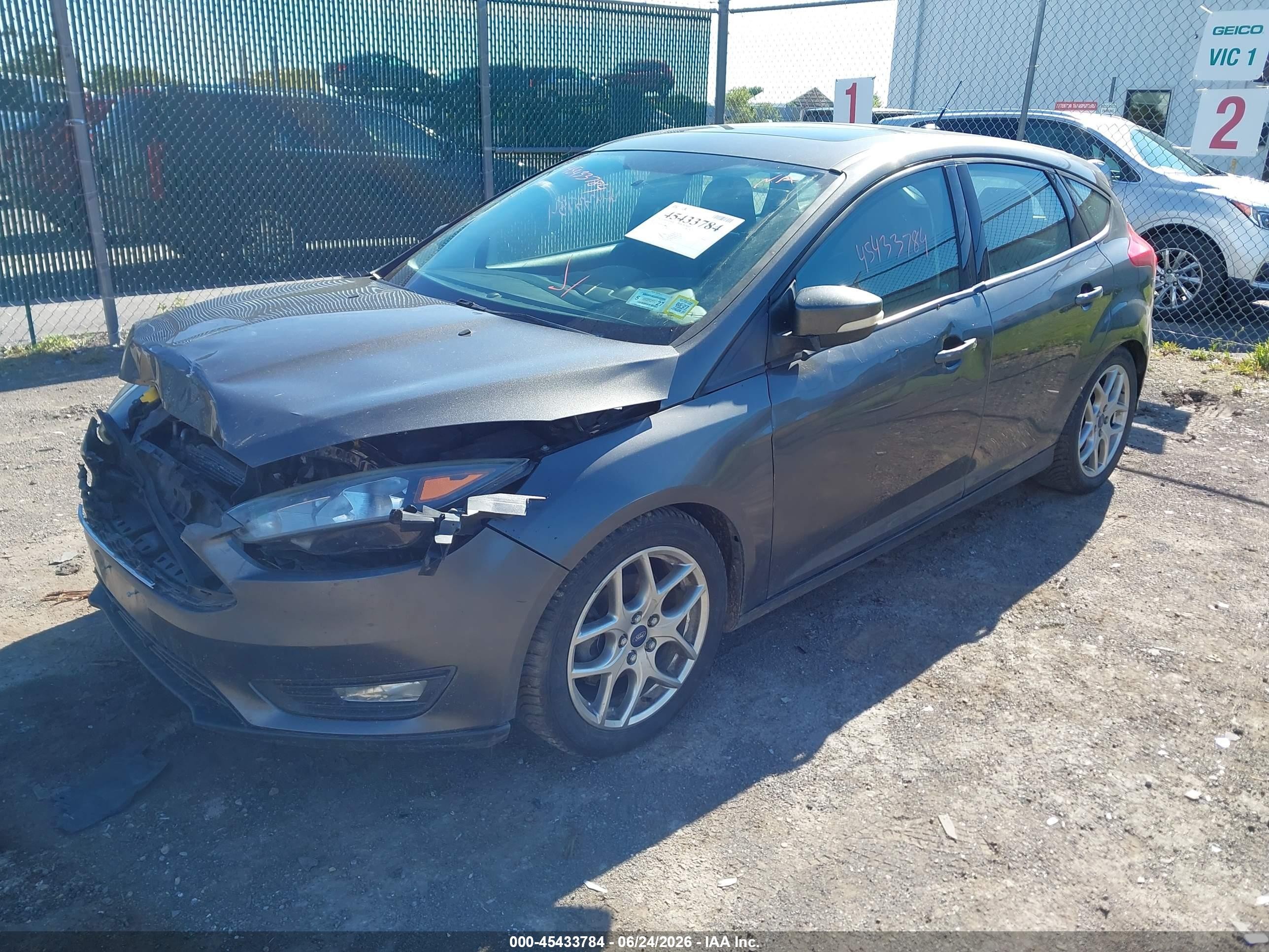 2015 Ford Focus Se Gray vin: 1FADP3K20FL258870