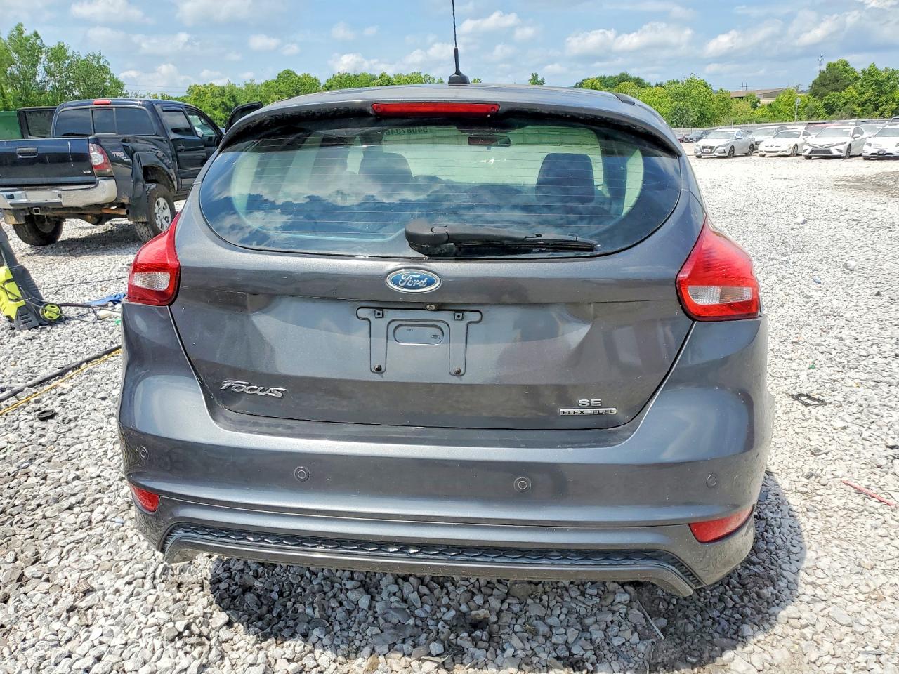 2015 Ford Focus Se Серый vin: 1FADP3K20FL259663