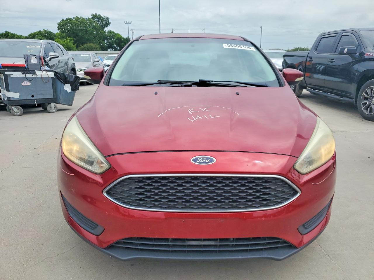 2015 Ford Focus Se Red vin: 1FADP3K20FL261039