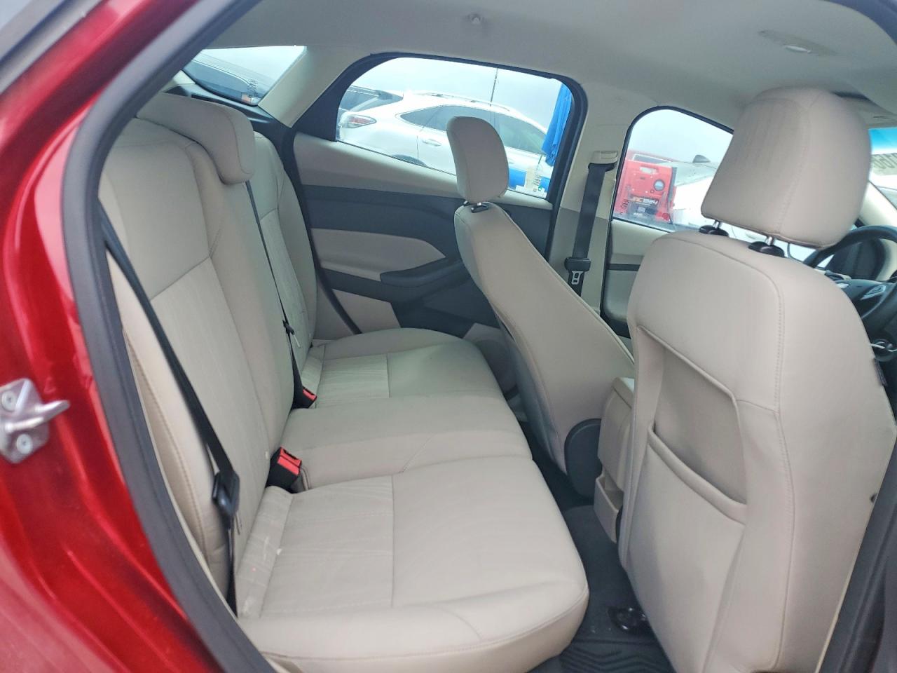 2015 Ford Focus Se Red vin: 1FADP3K20FL261039