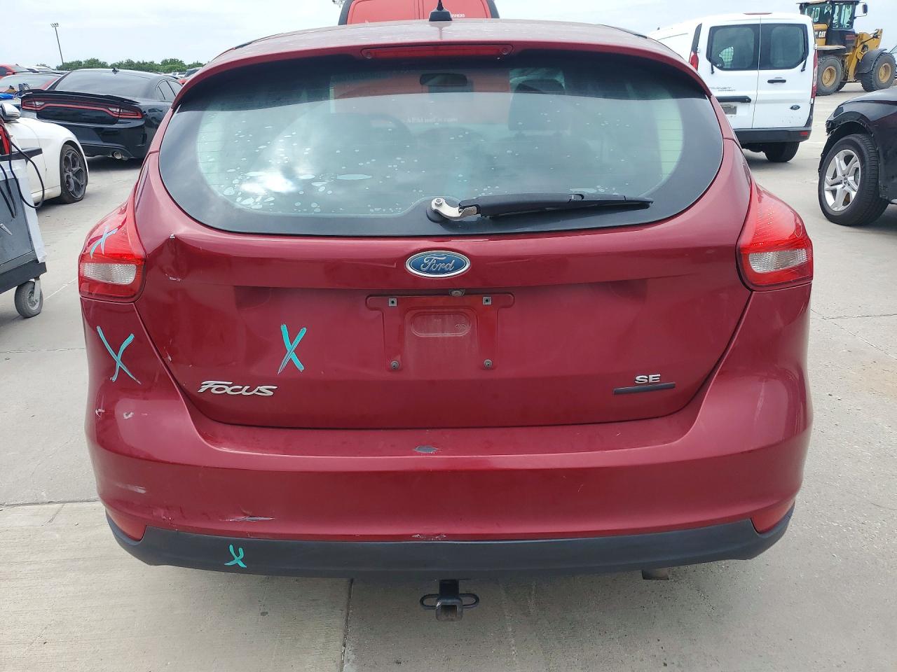 2015 Ford Focus Se Red vin: 1FADP3K20FL261039