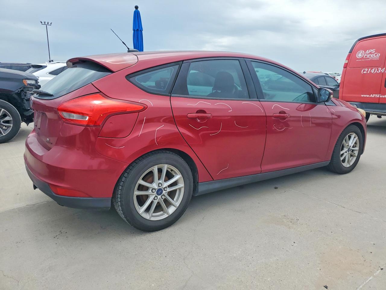 2015 Ford Focus Se Red vin: 1FADP3K20FL261039