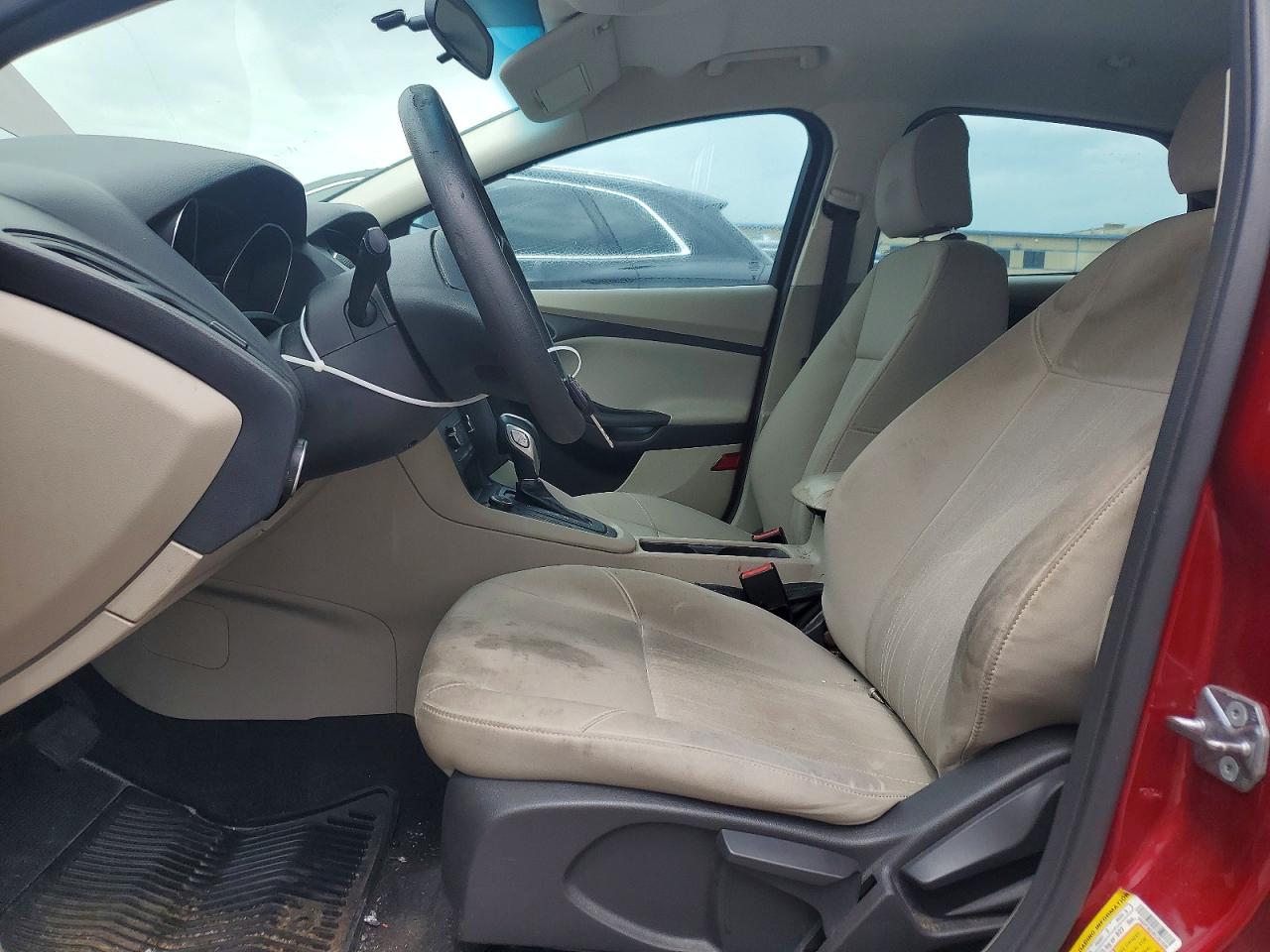 2015 Ford Focus Se Red vin: 1FADP3K20FL261039