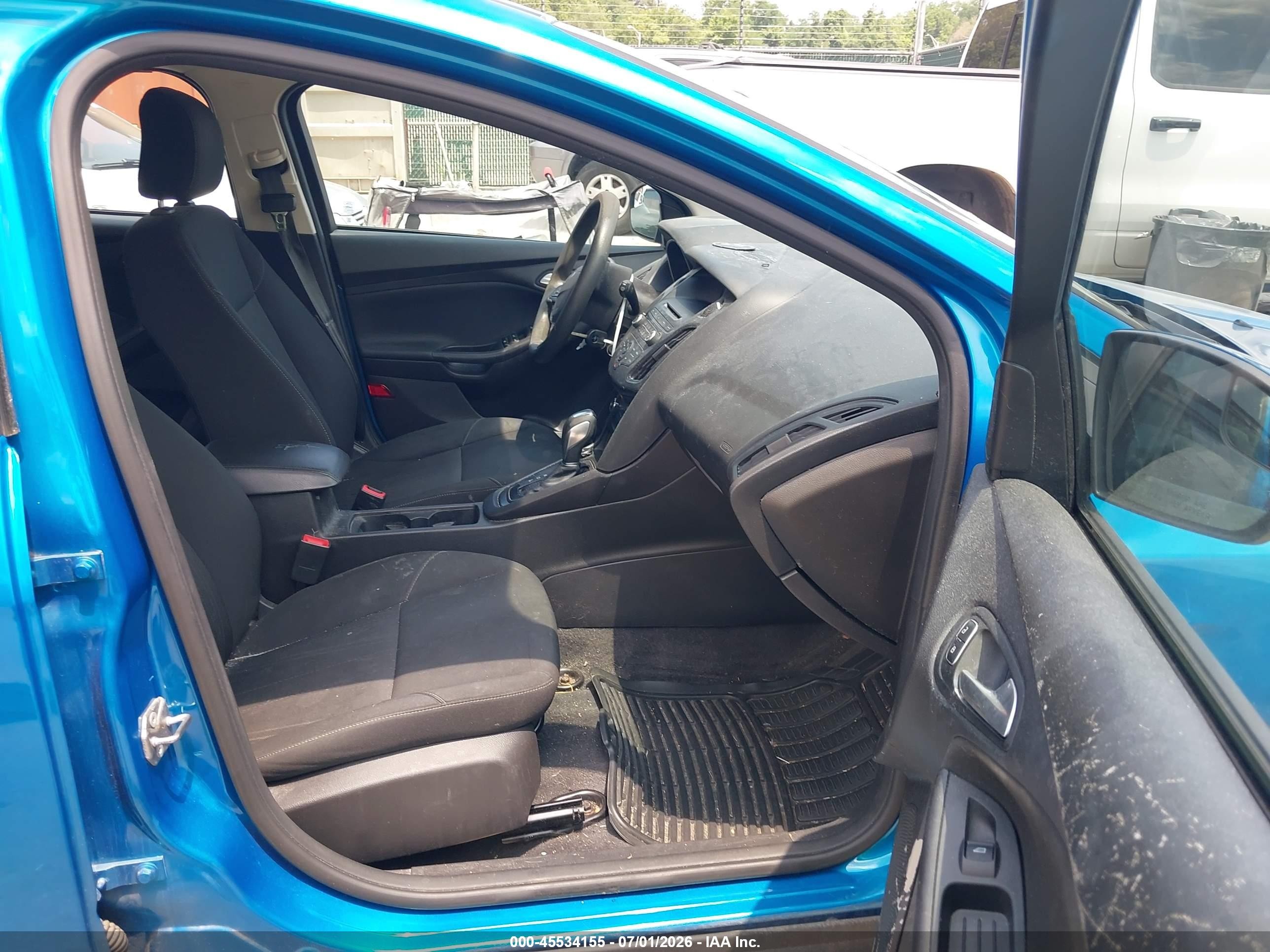 2015 Ford Focus Se Blue vin: 1FADP3K20FL295031