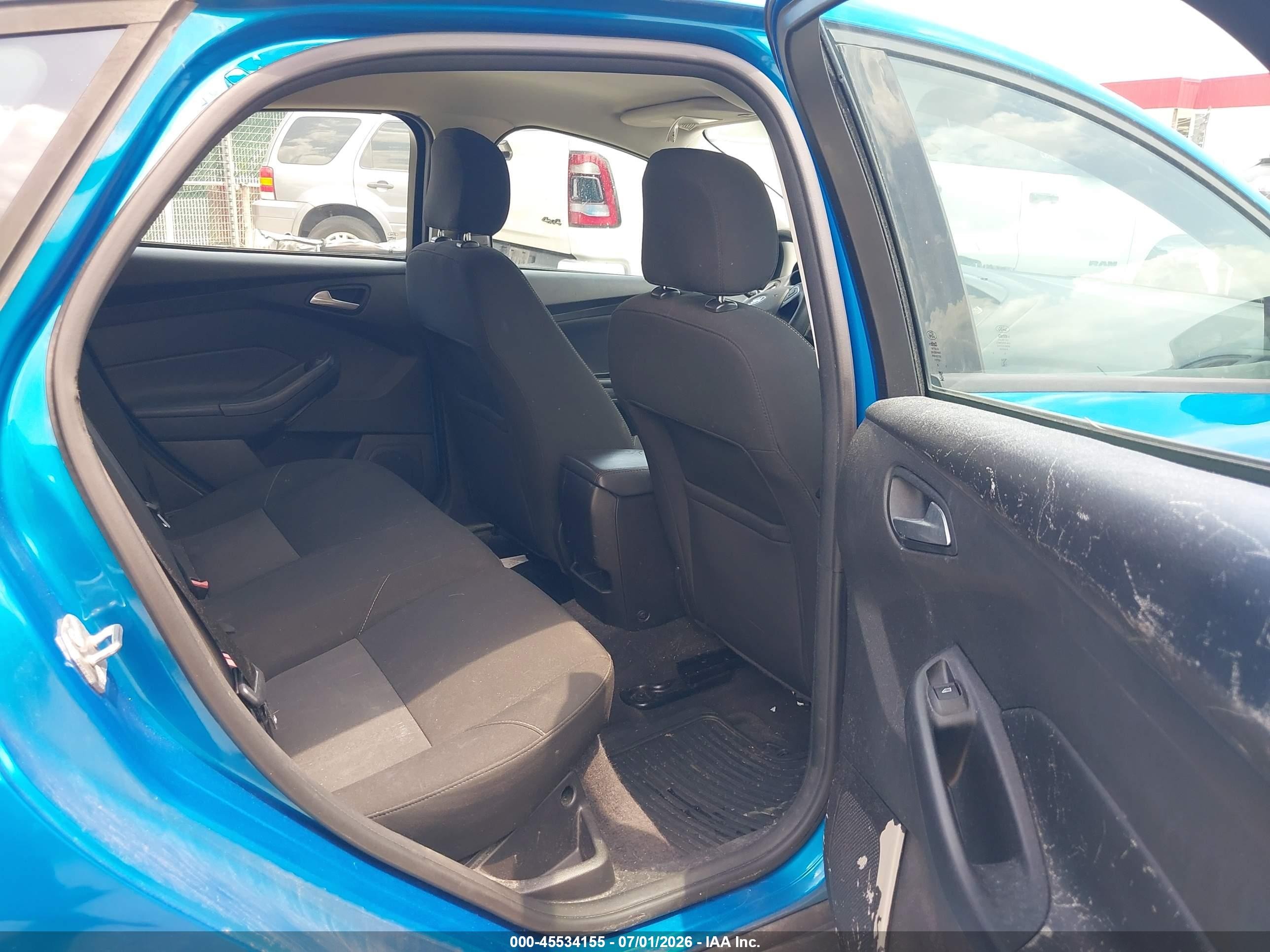 2015 Ford Focus Se Blue vin: 1FADP3K20FL295031