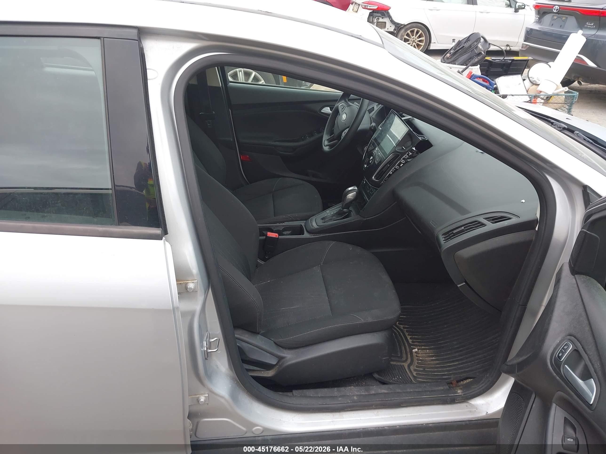 2015 Ford Focus Se Silver vin: 1FADP3K20FL295255