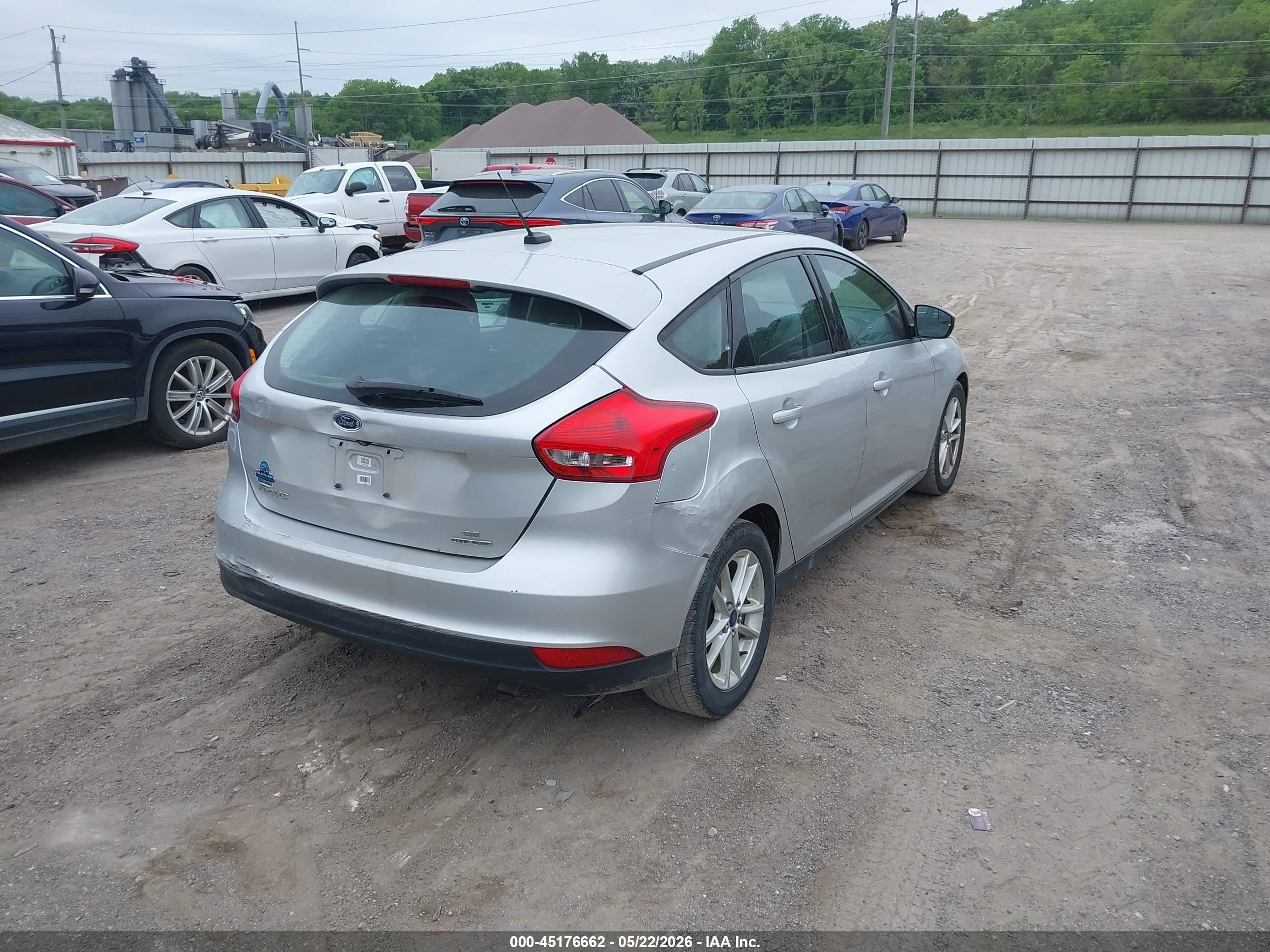 2015 Ford Focus Se Silver vin: 1FADP3K20FL295255