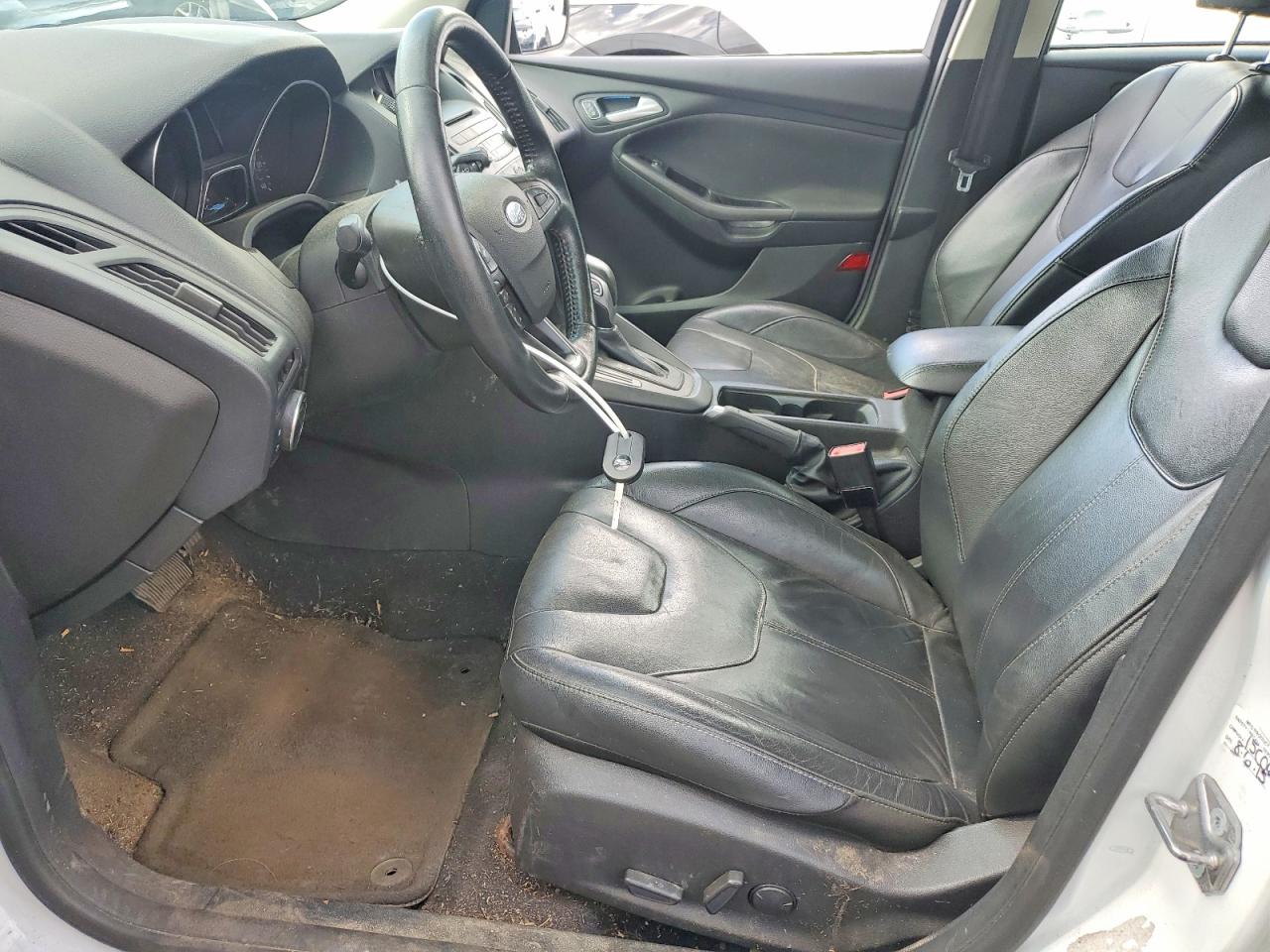 2015 Ford Focus Se White vin: 1FADP3K20FL308490