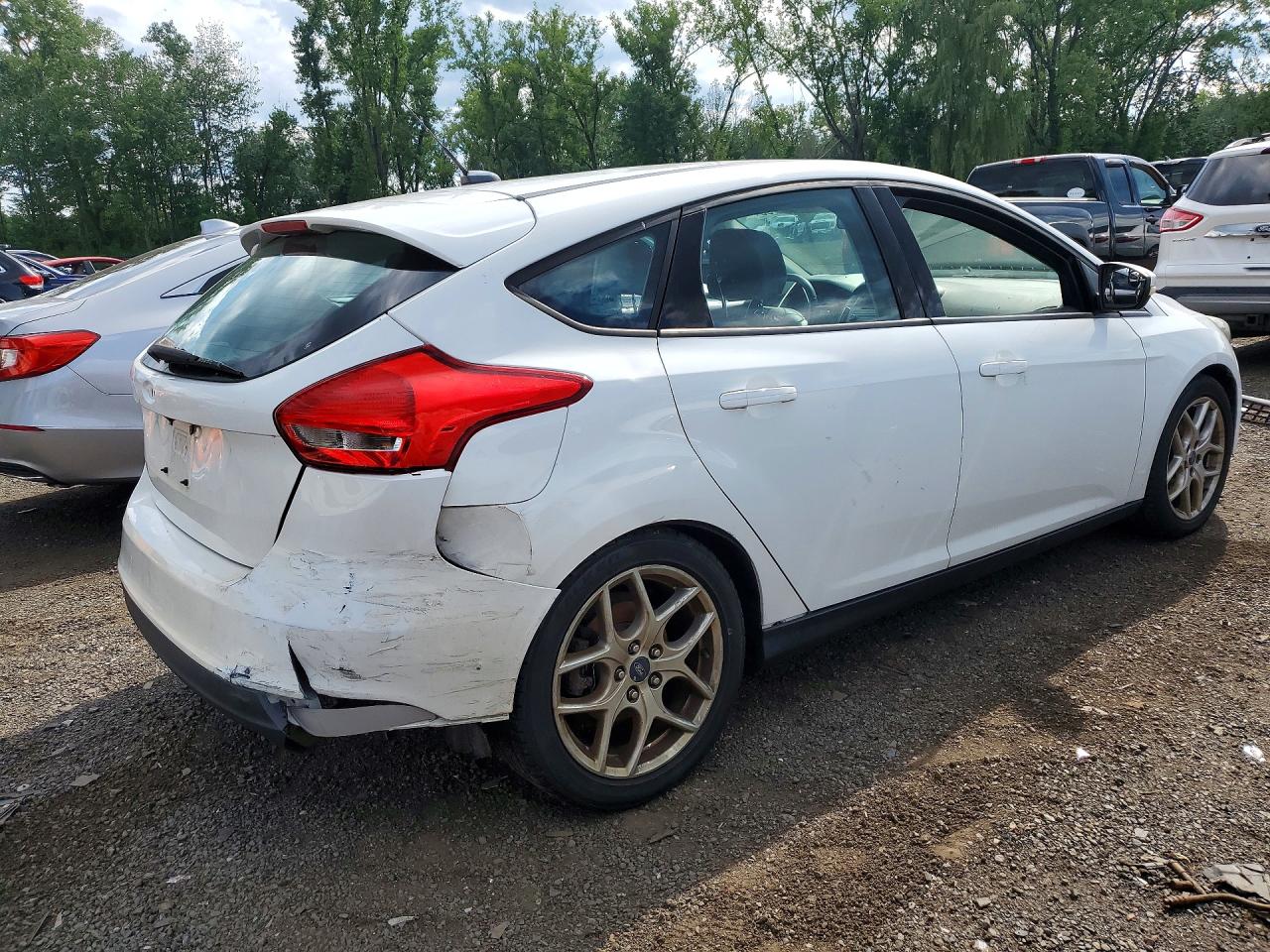 2015 Ford Focus Se White vin: 1FADP3K20FL308490
